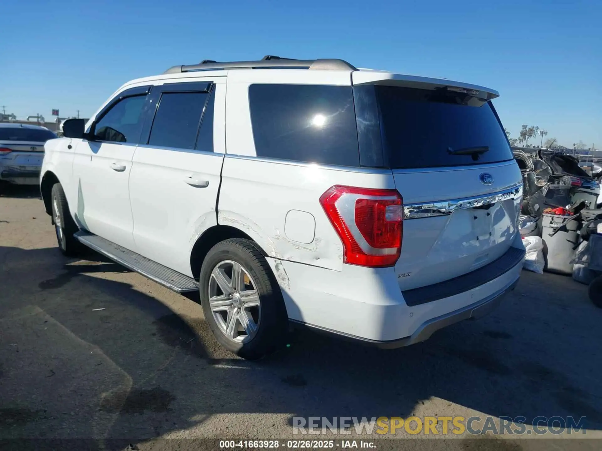 3 Photograph of a damaged car 1FMJU1JT4KEA31874 FORD EXPEDITION 2019