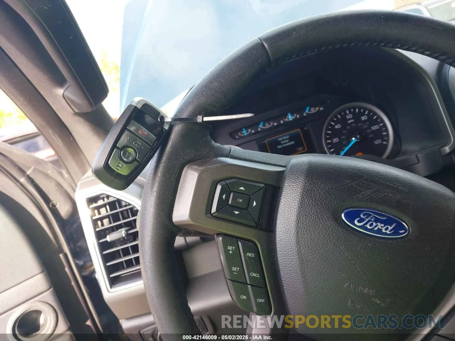 11 Photograph of a damaged car 1FMJU1JT5KEA08684 FORD EXPEDITION 2019