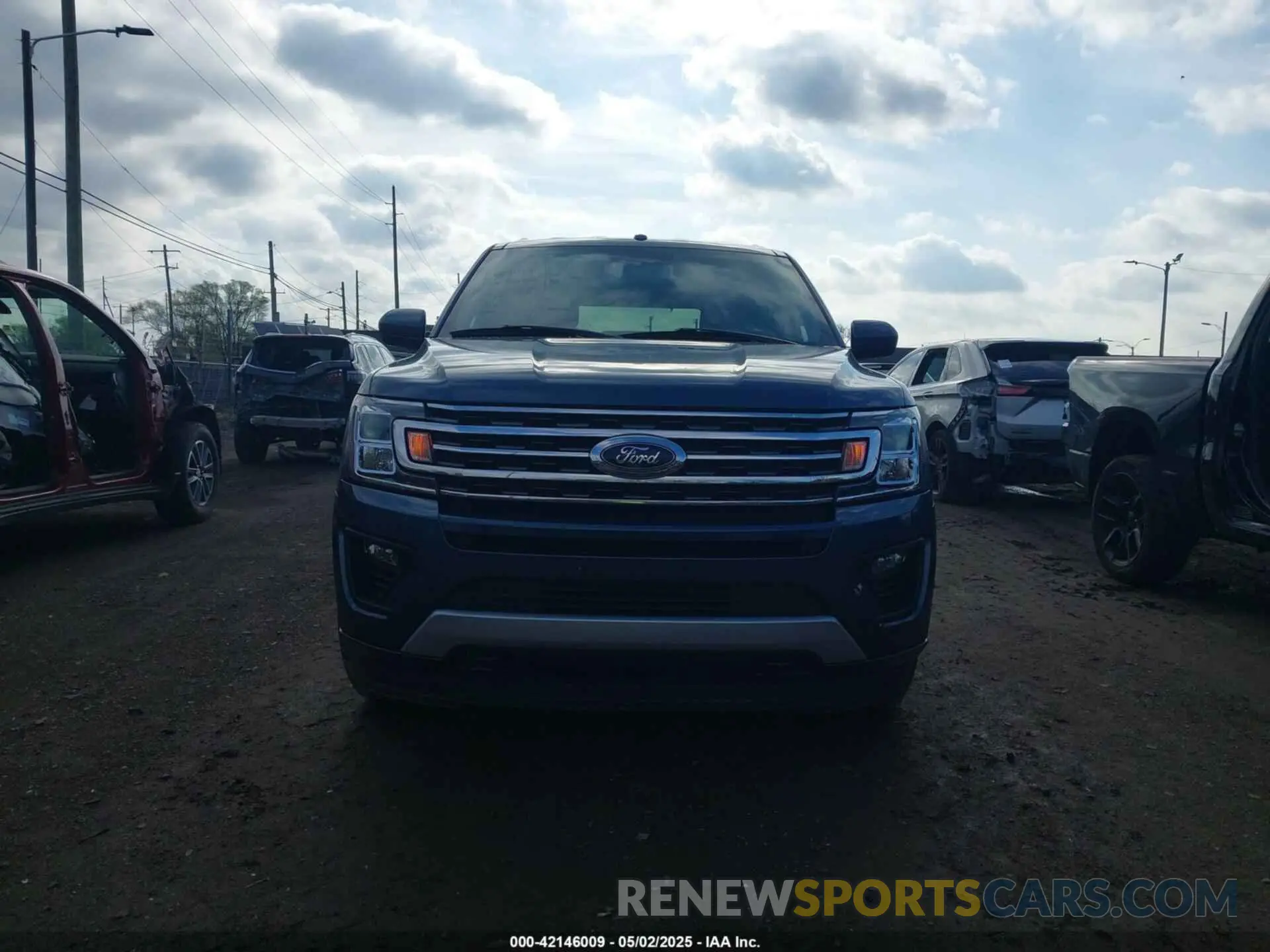 12 Photograph of a damaged car 1FMJU1JT5KEA08684 FORD EXPEDITION 2019