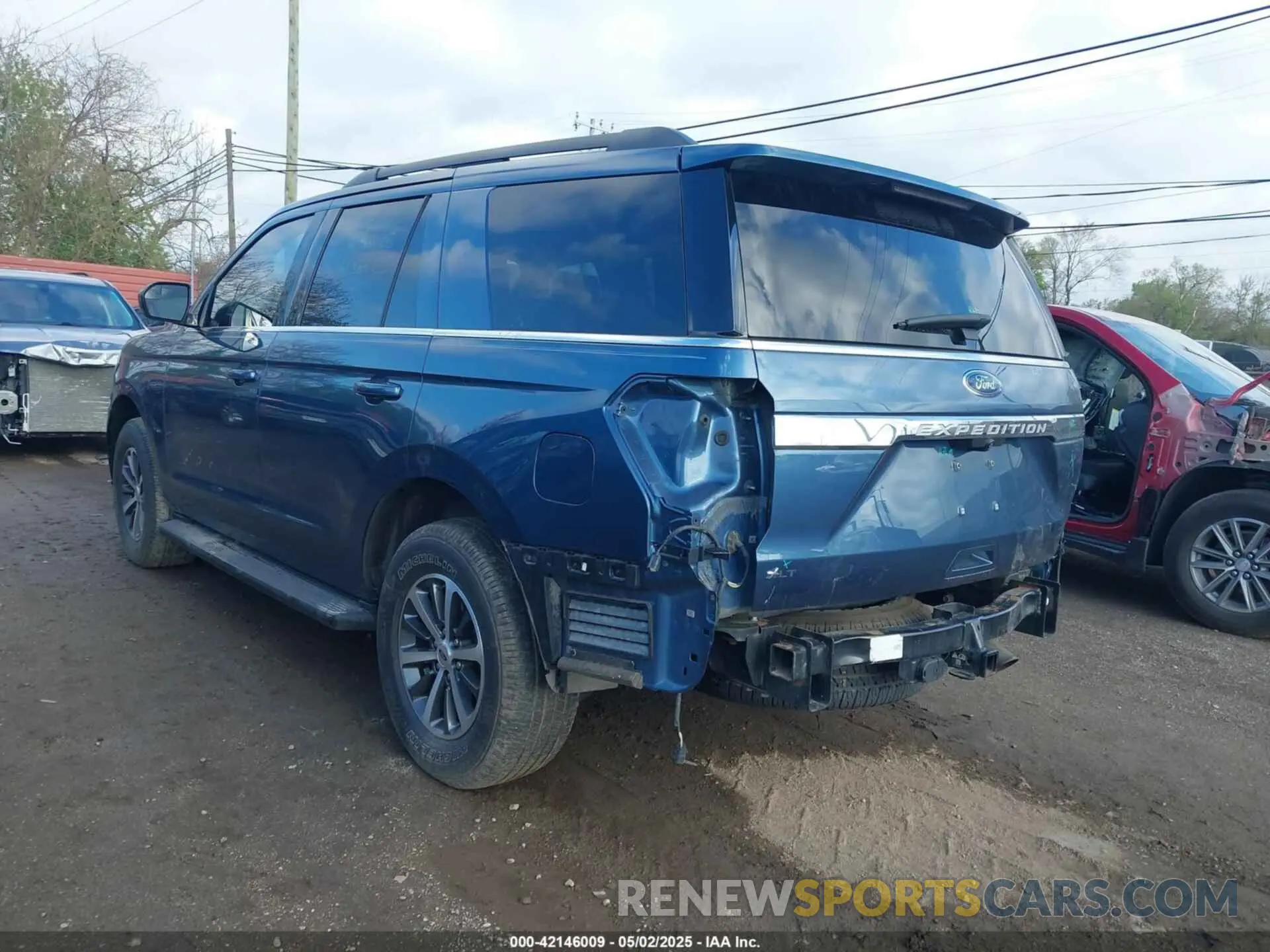 3 Photograph of a damaged car 1FMJU1JT5KEA08684 FORD EXPEDITION 2019