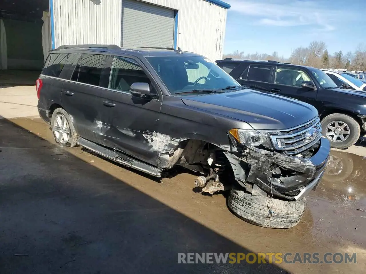 4 Photograph of a damaged car 1FMJU1JT6KEA22965 FORD EXPEDITION 2019