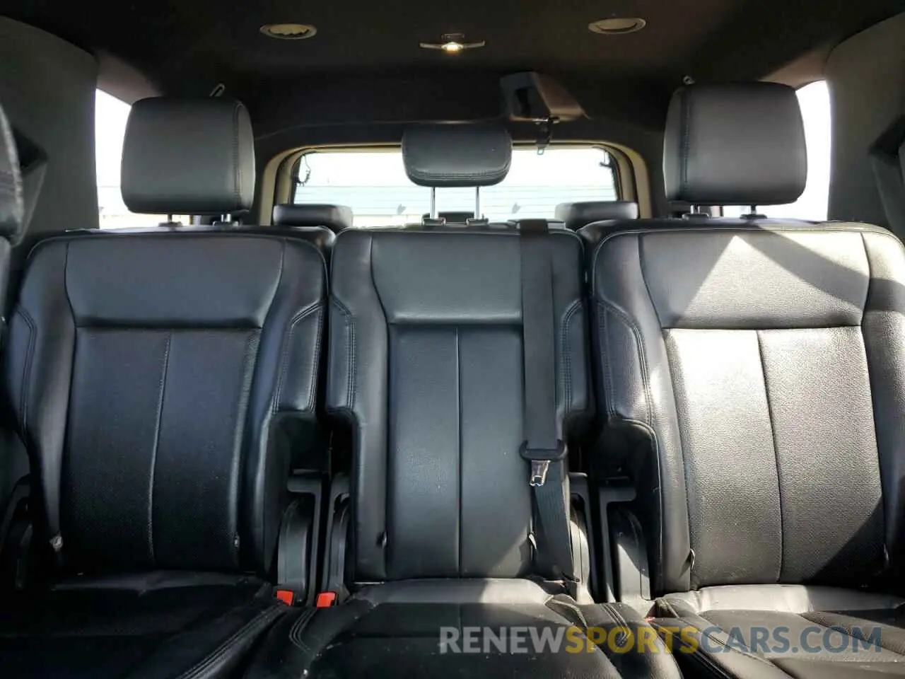 10 Photograph of a damaged car 1FMJU1JT6KEA24358 FORD EXPEDITION 2019