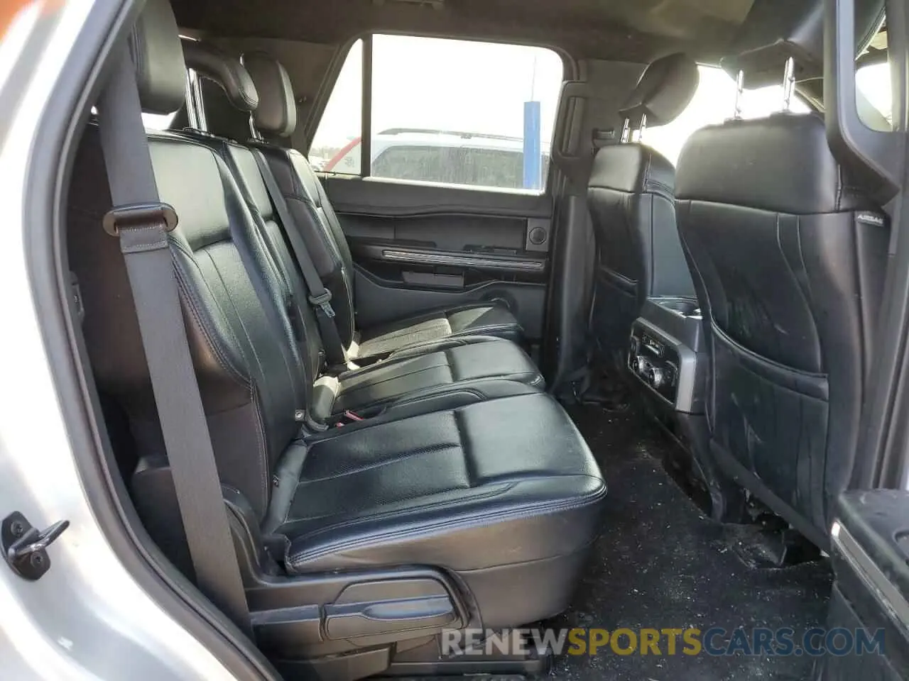 11 Photograph of a damaged car 1FMJU1JT6KEA24358 FORD EXPEDITION 2019