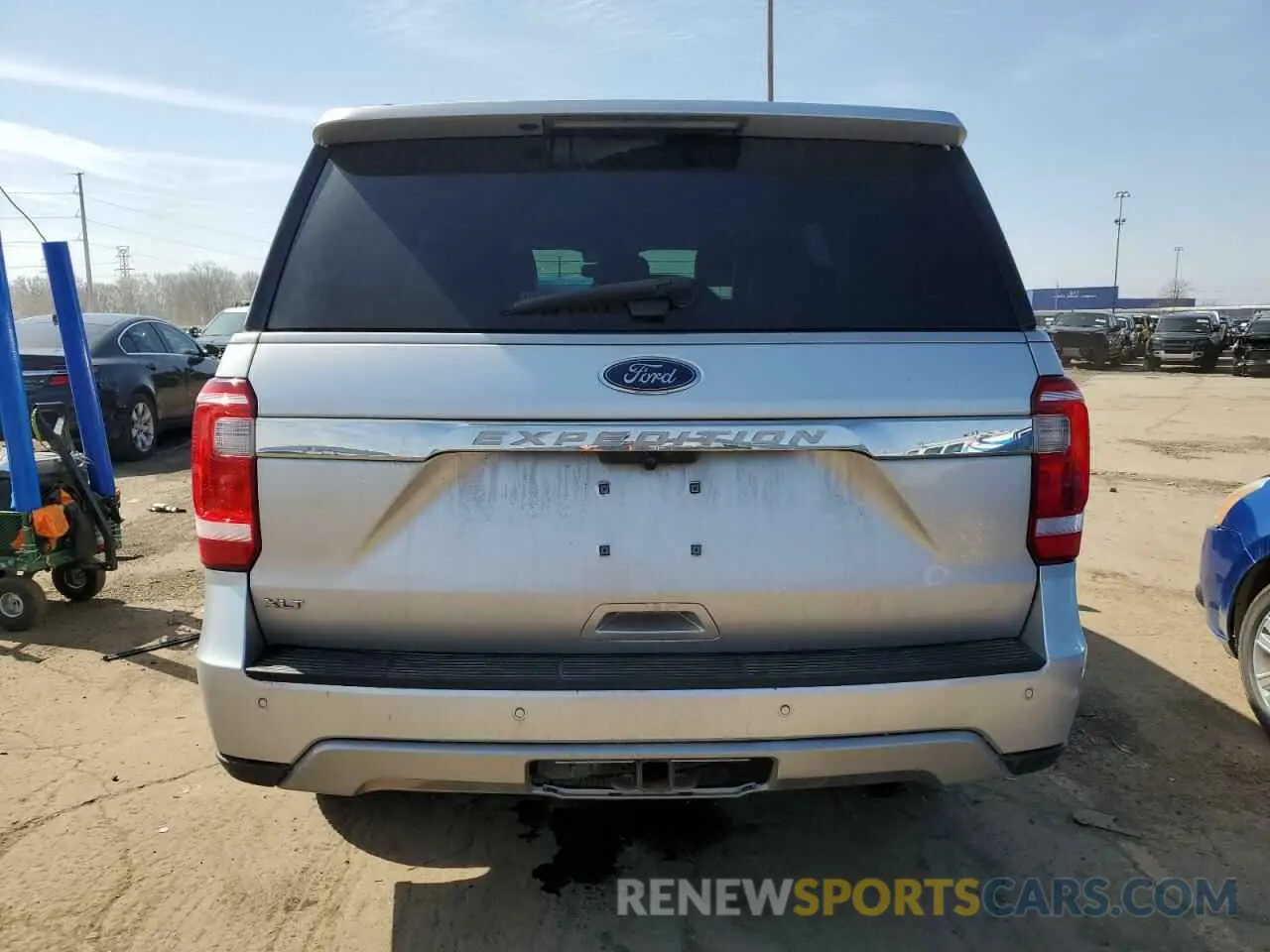 6 Photograph of a damaged car 1FMJU1JT6KEA24358 FORD EXPEDITION 2019