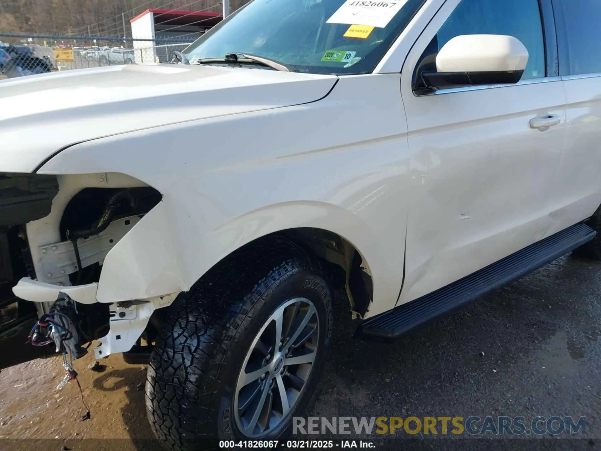 17 Photograph of a damaged car 1FMJU1JT6KEA53410 FORD EXPEDITION 2019