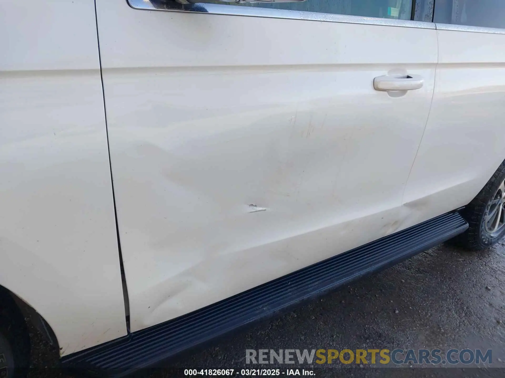 18 Photograph of a damaged car 1FMJU1JT6KEA53410 FORD EXPEDITION 2019