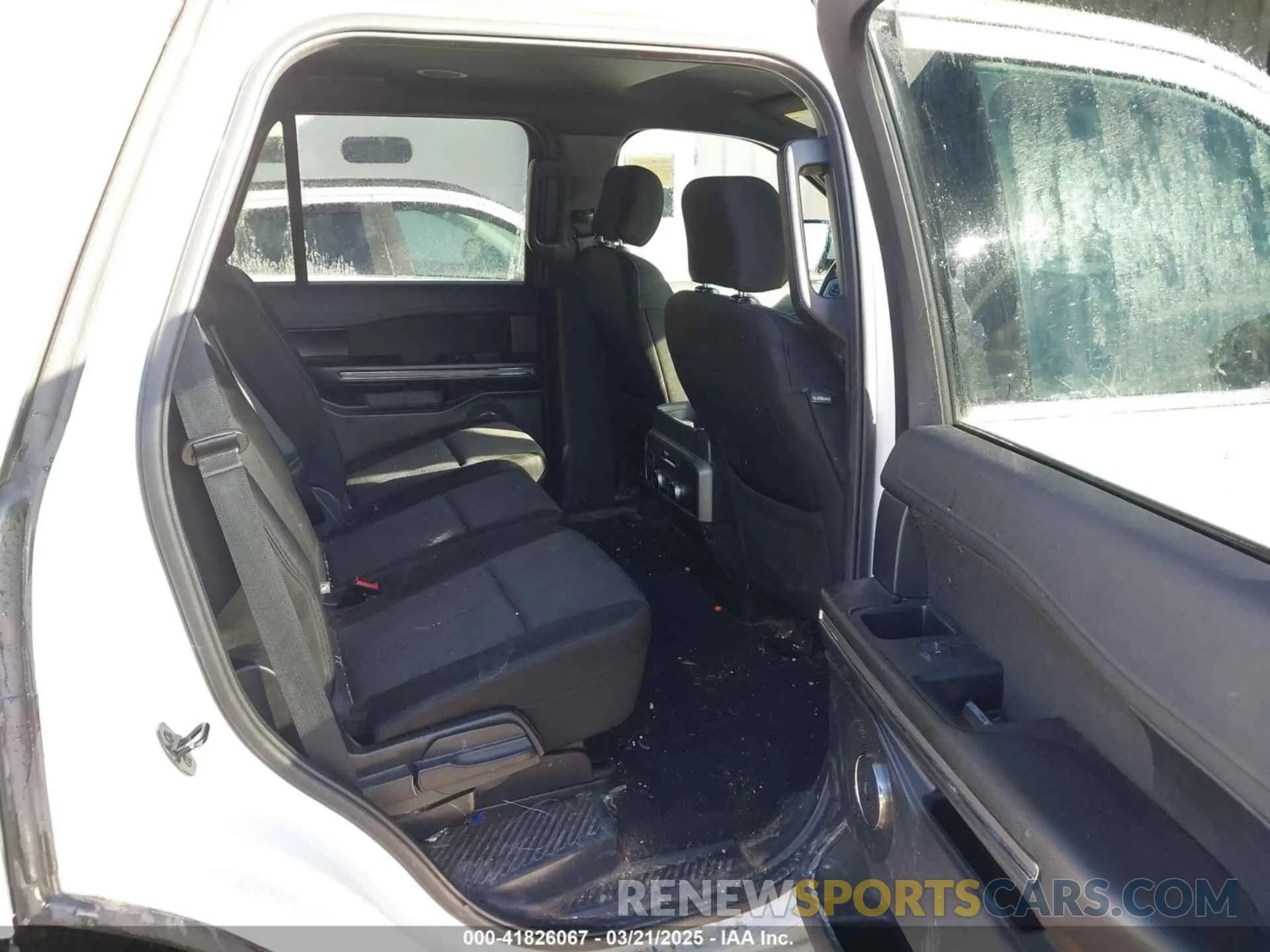 8 Photograph of a damaged car 1FMJU1JT6KEA53410 FORD EXPEDITION 2019