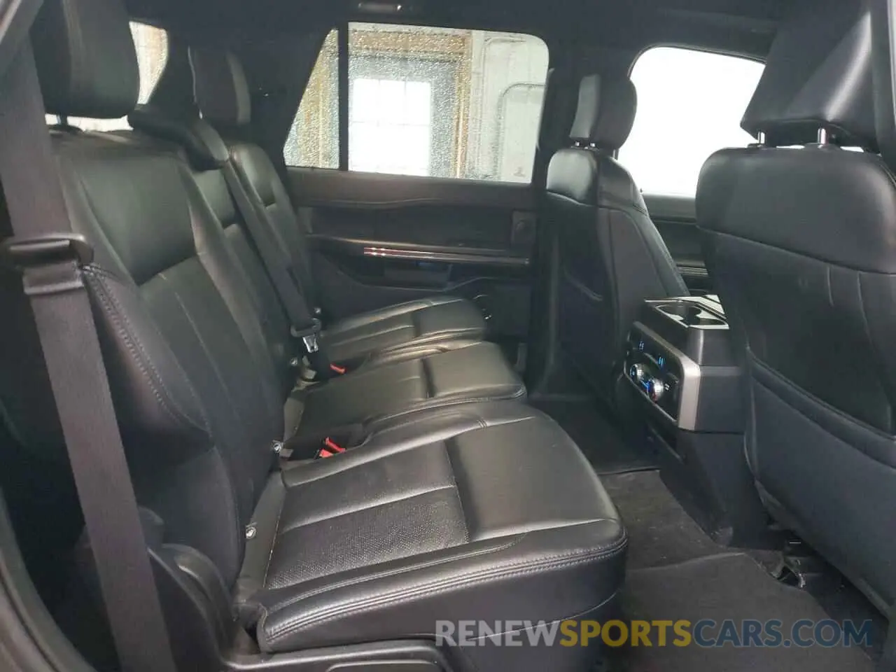 11 Photograph of a damaged car 1FMJU1JT8KEA74193 FORD EXPEDITION 2019