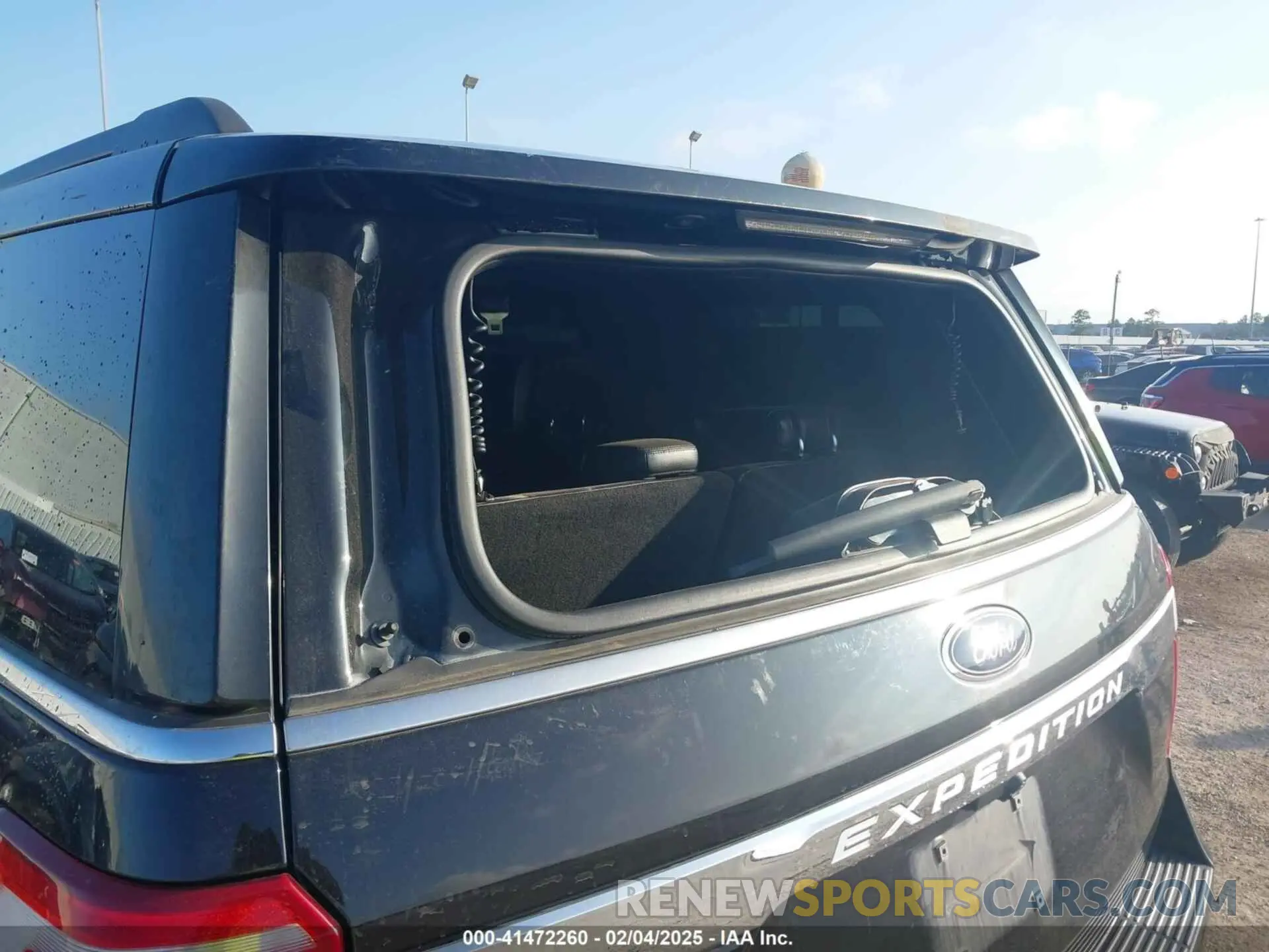 17 Photograph of a damaged car 1FMJU1JT9KEA16156 FORD EXPEDITION 2019