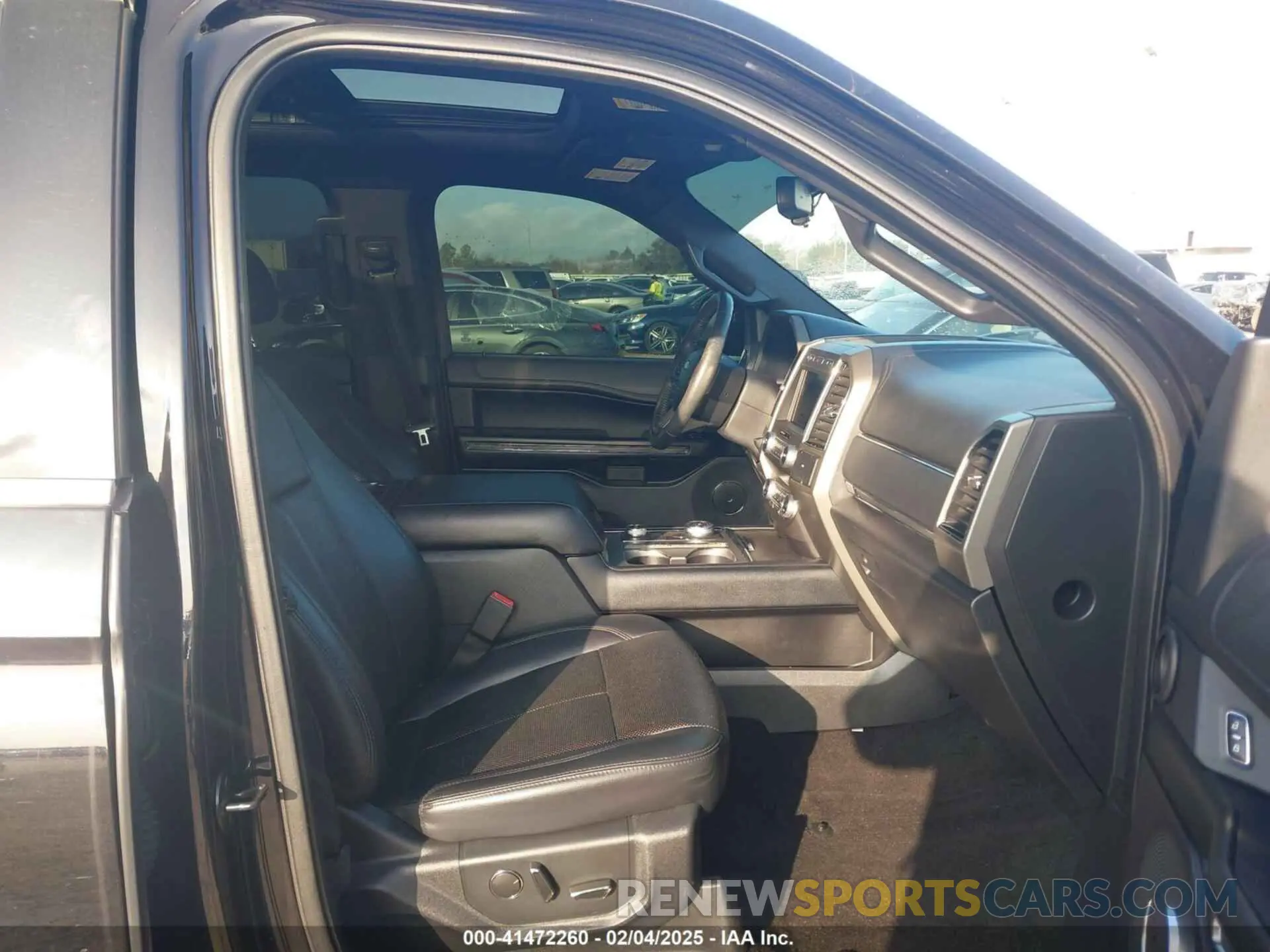5 Photograph of a damaged car 1FMJU1JT9KEA16156 FORD EXPEDITION 2019