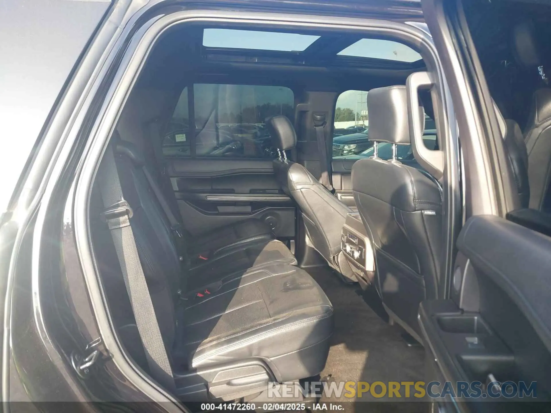 8 Photograph of a damaged car 1FMJU1JT9KEA16156 FORD EXPEDITION 2019