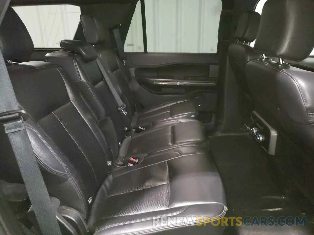 11 Photograph of a damaged car 1FMJU1JT9KEA36388 FORD EXPEDITION 2019