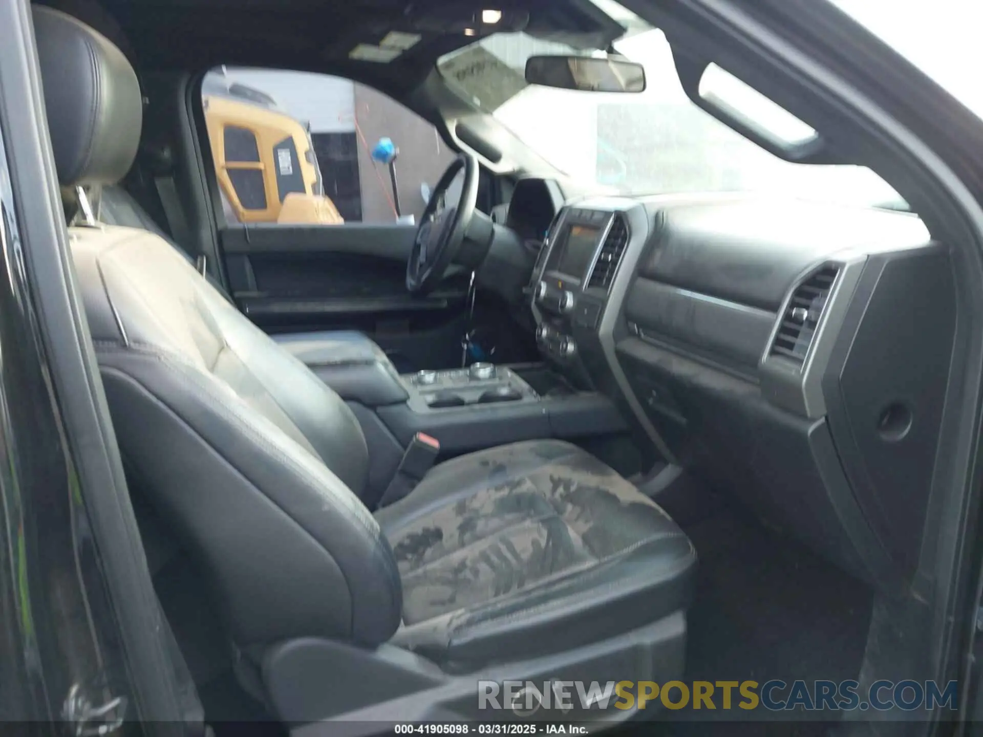 5 Photograph of a damaged car 1FMJU1JTXKEA30678 FORD EXPEDITION 2019