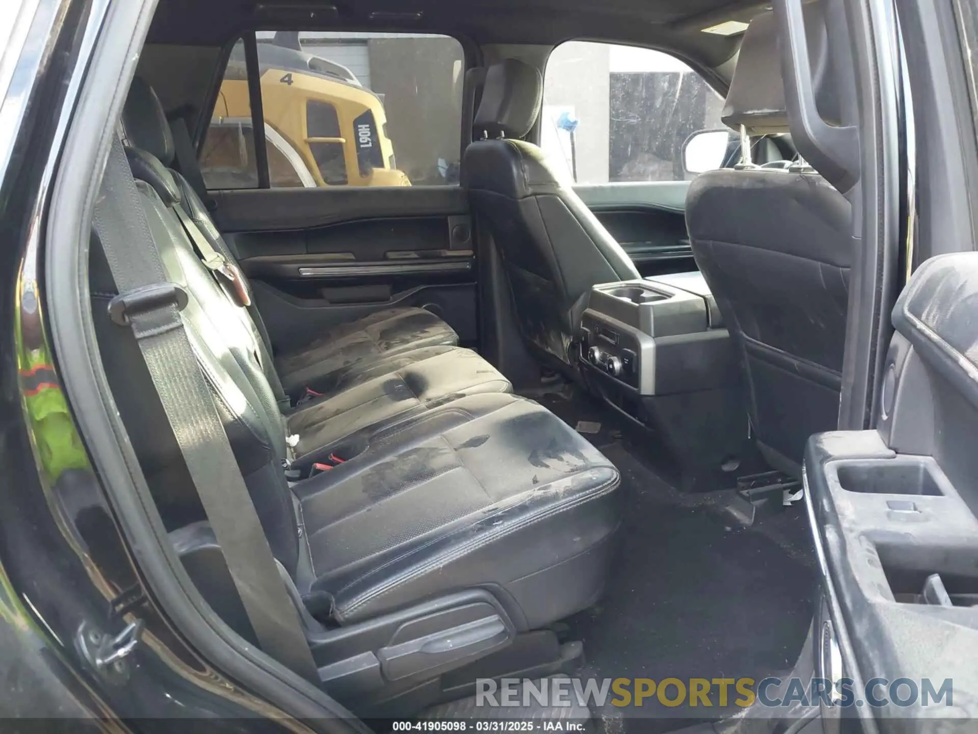 8 Photograph of a damaged car 1FMJU1JTXKEA30678 FORD EXPEDITION 2019