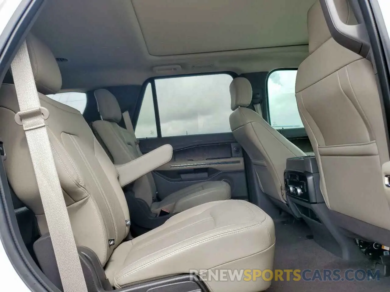 11 Photograph of a damaged car 1FMJU1KT1KEA68671 FORD EXPEDITION 2019