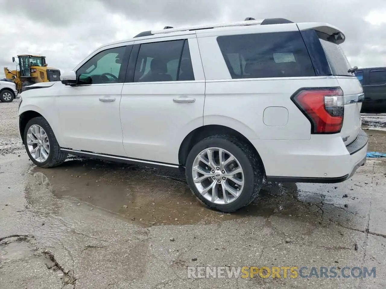2 Photograph of a damaged car 1FMJU1KT1KEA68671 FORD EXPEDITION 2019