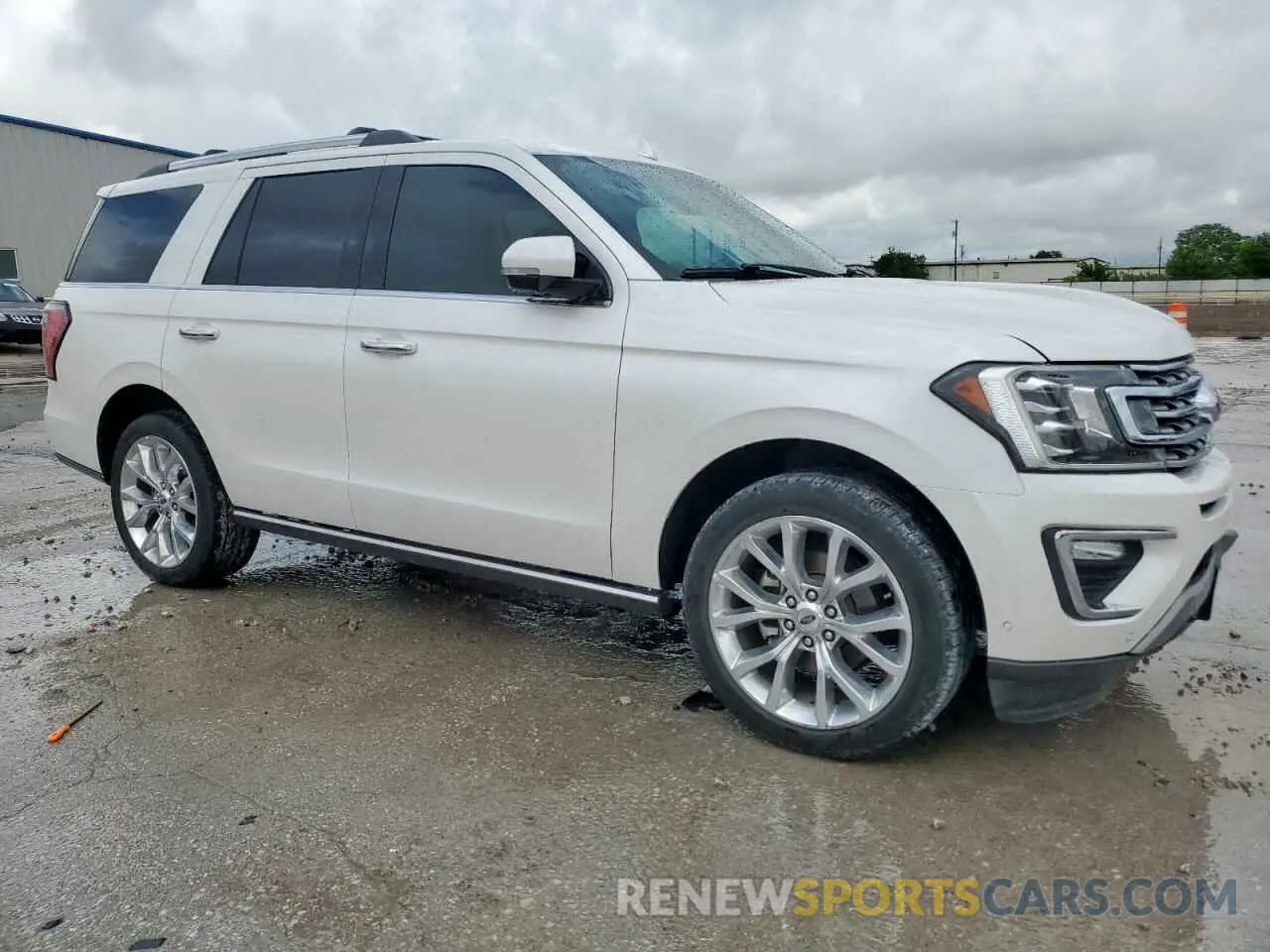 4 Photograph of a damaged car 1FMJU1KT1KEA68671 FORD EXPEDITION 2019