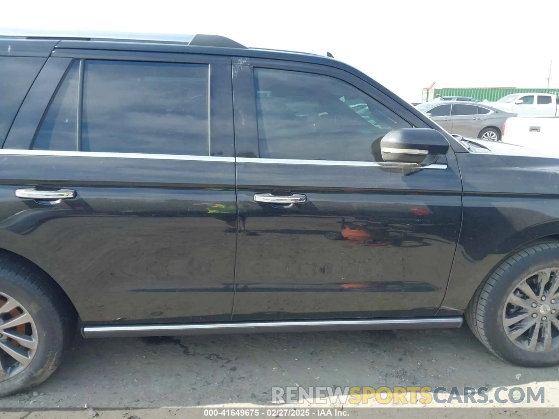 13 Photograph of a damaged car 1FMJU1KT5KEA42669 FORD EXPEDITION 2019