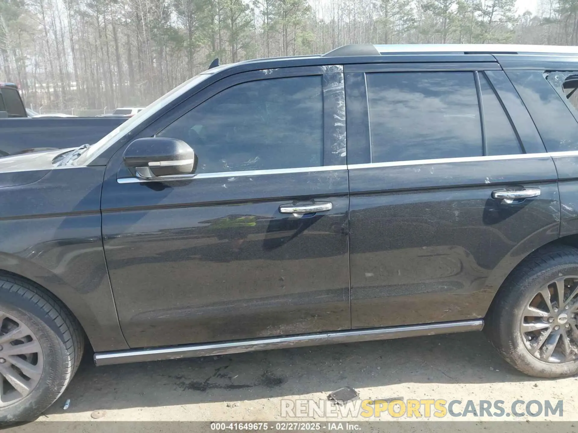 14 Photograph of a damaged car 1FMJU1KT5KEA42669 FORD EXPEDITION 2019