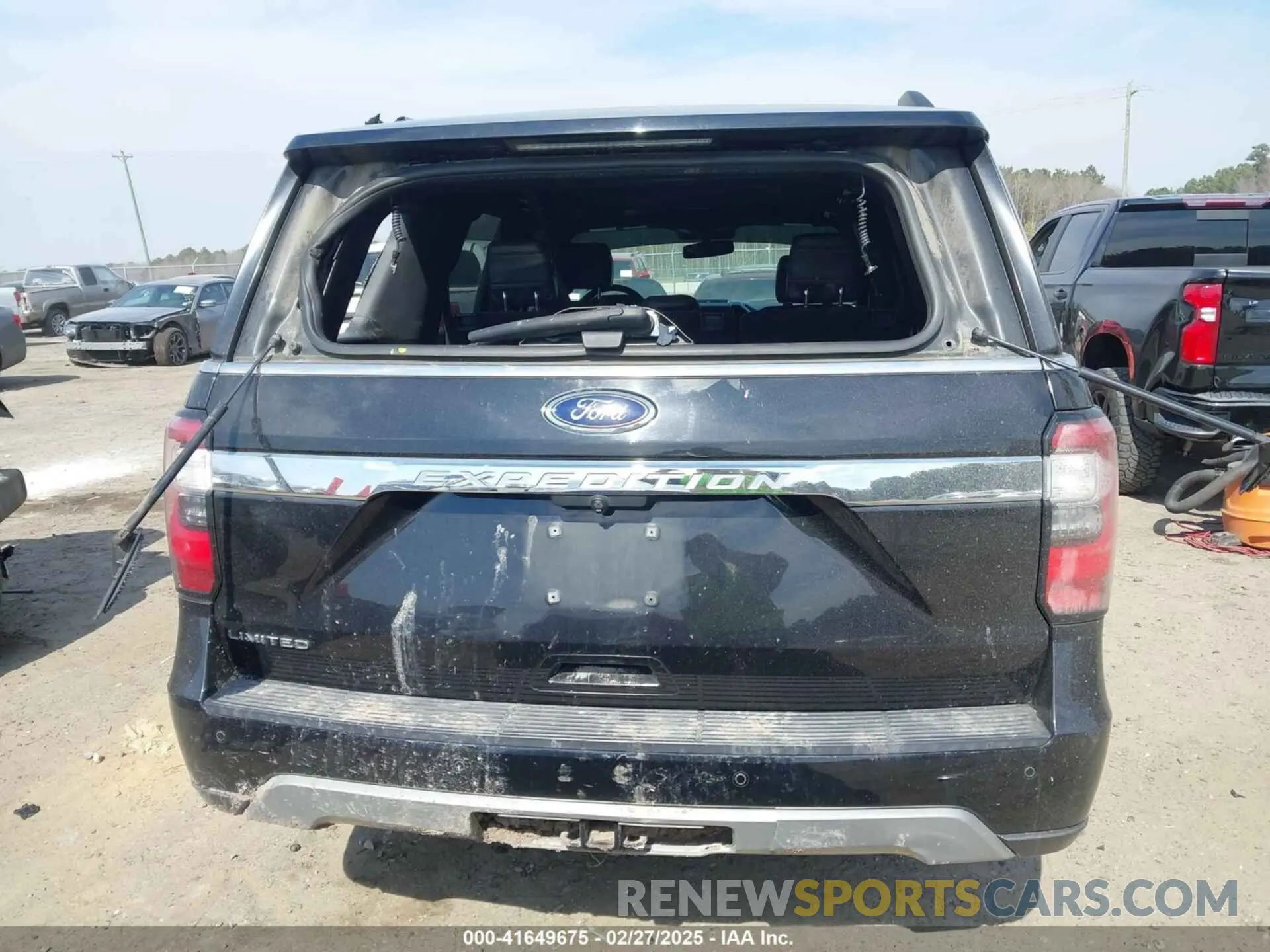 16 Photograph of a damaged car 1FMJU1KT5KEA42669 FORD EXPEDITION 2019