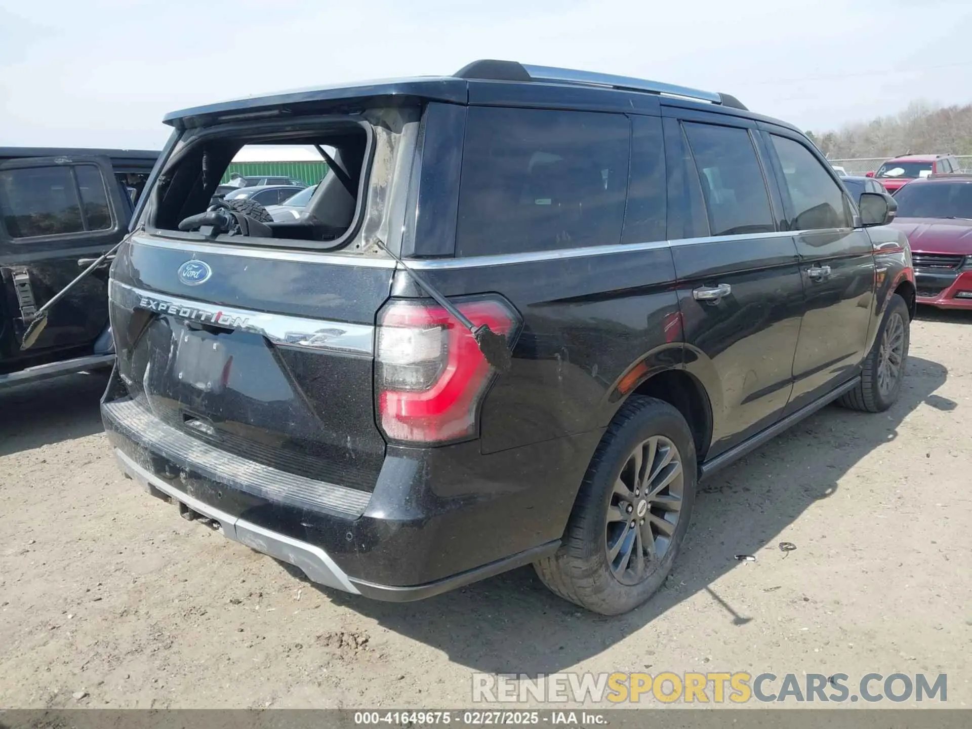4 Photograph of a damaged car 1FMJU1KT5KEA42669 FORD EXPEDITION 2019