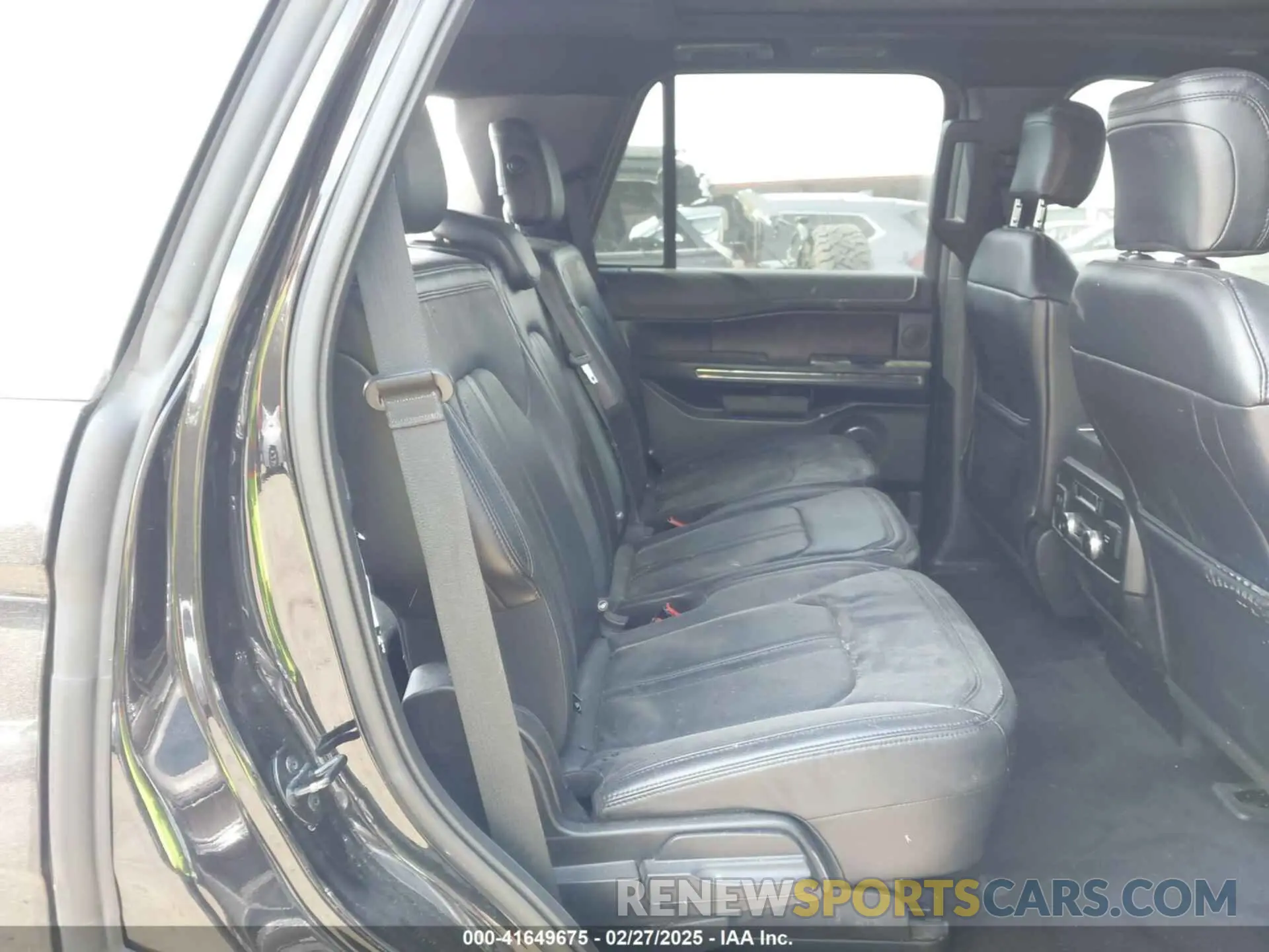 8 Photograph of a damaged car 1FMJU1KT5KEA42669 FORD EXPEDITION 2019