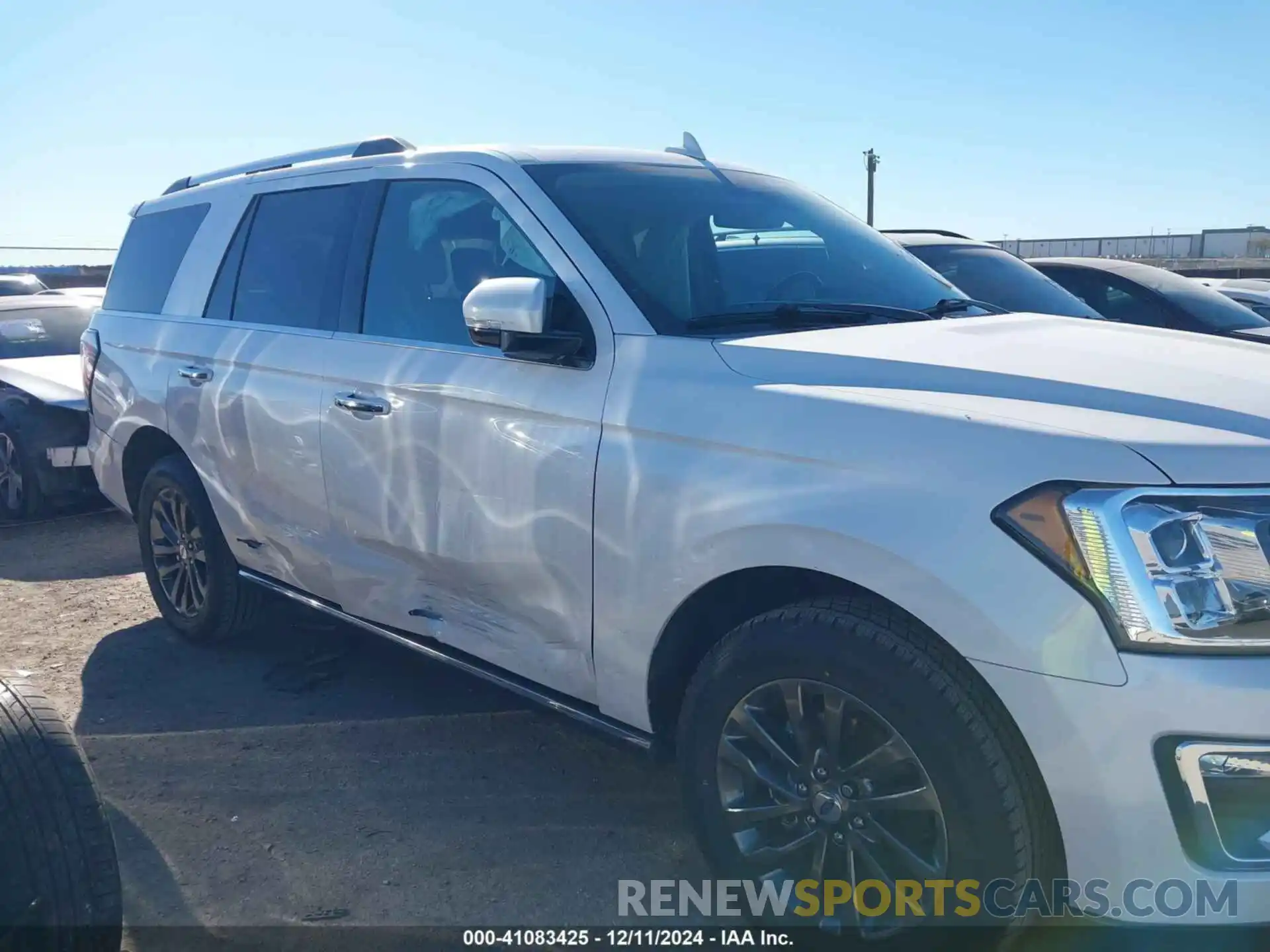 13 Photograph of a damaged car 1FMJU1KT6KEA13293 FORD EXPEDITION 2019