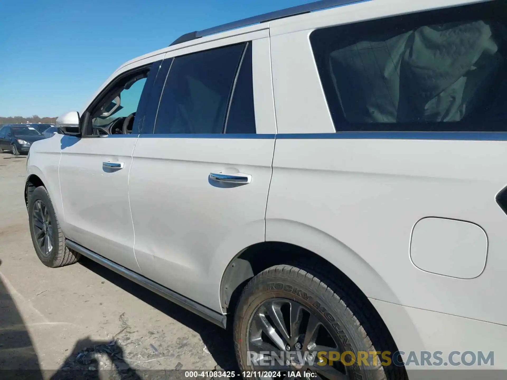 14 Photograph of a damaged car 1FMJU1KT6KEA13293 FORD EXPEDITION 2019