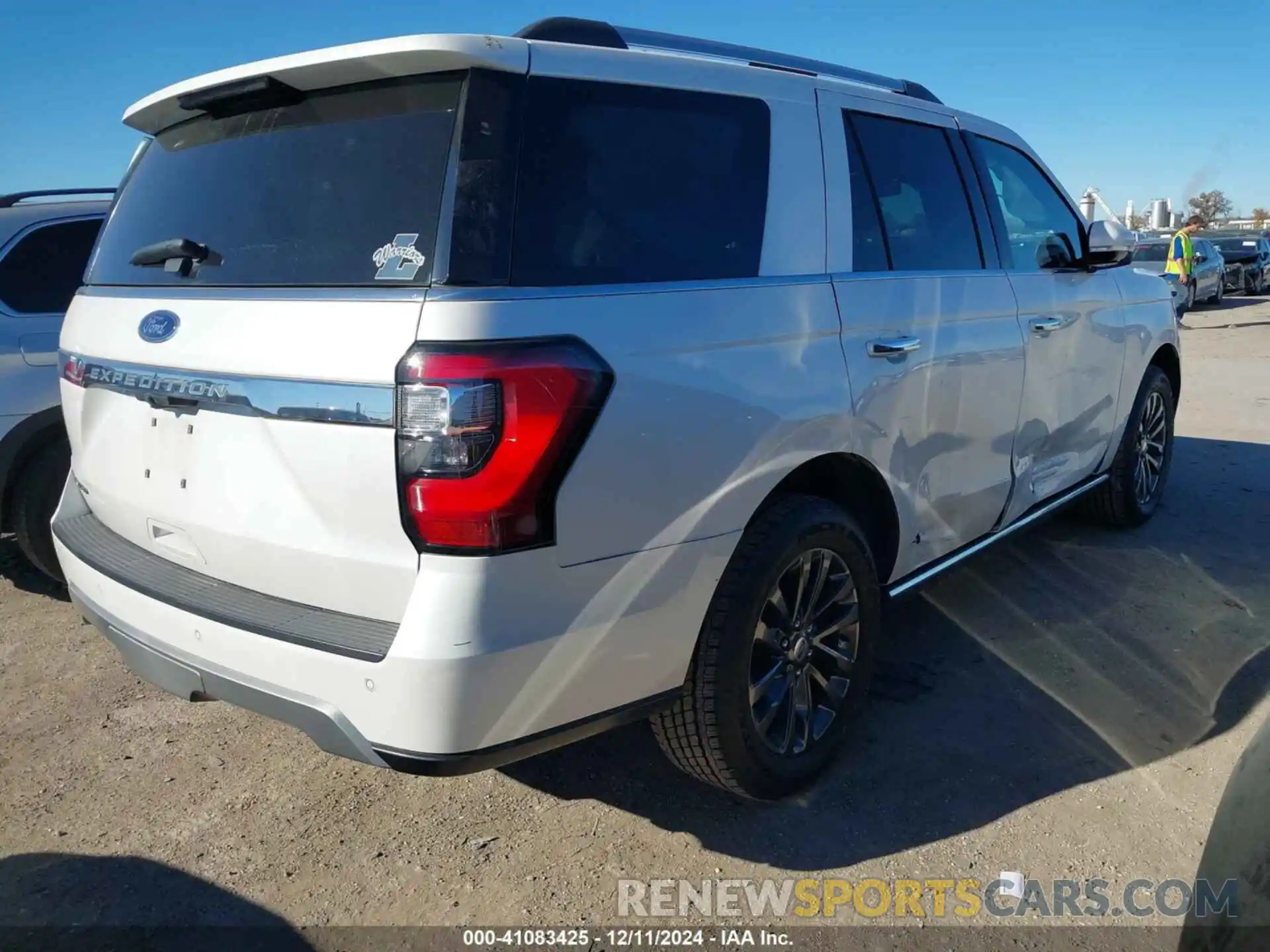 4 Photograph of a damaged car 1FMJU1KT6KEA13293 FORD EXPEDITION 2019