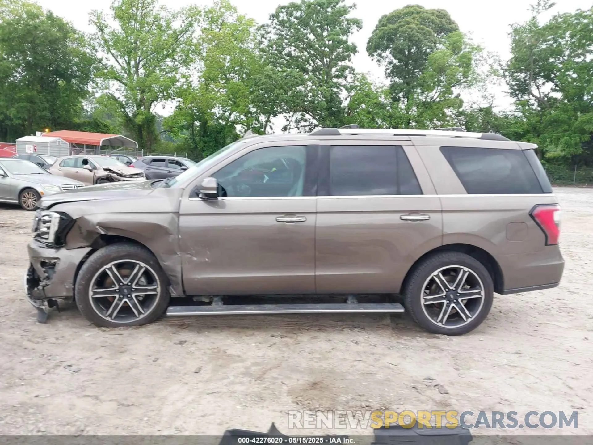 14 Photograph of a damaged car 1FMJU1KT7KEA22116 FORD EXPEDITION 2019