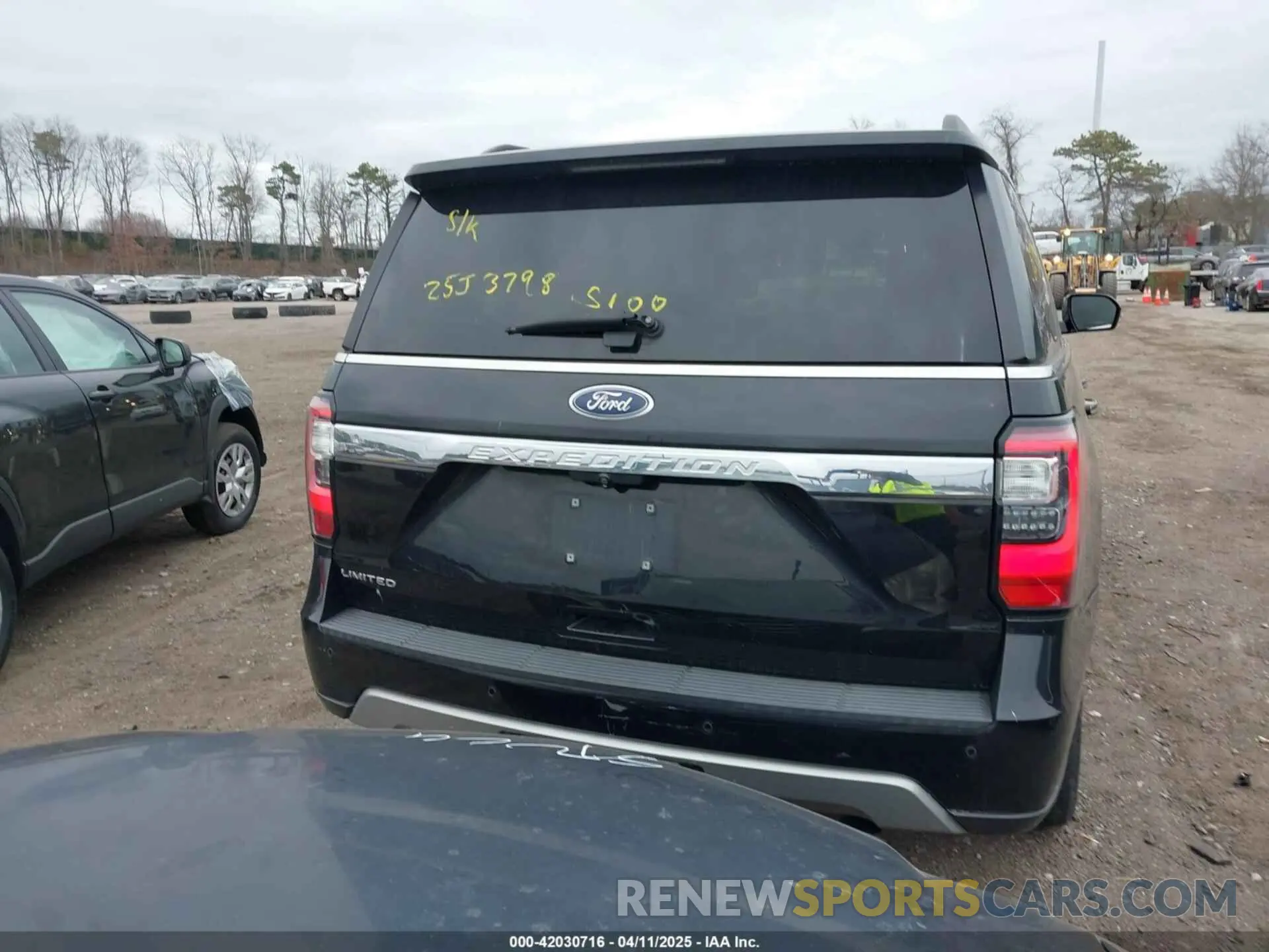 15 Photograph of a damaged car 1FMJU1KT8KEA38258 FORD EXPEDITION 2019