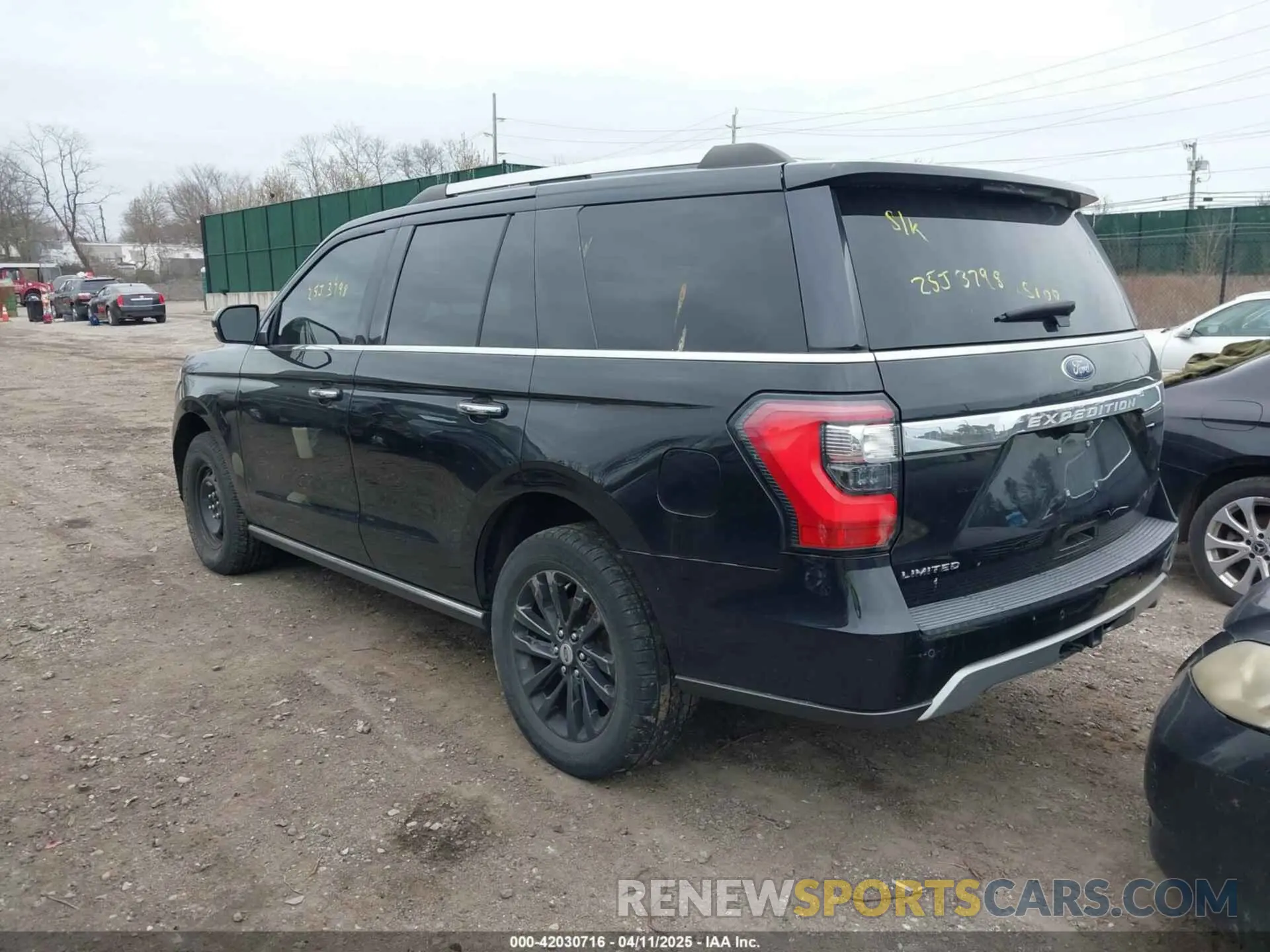 3 Photograph of a damaged car 1FMJU1KT8KEA38258 FORD EXPEDITION 2019
