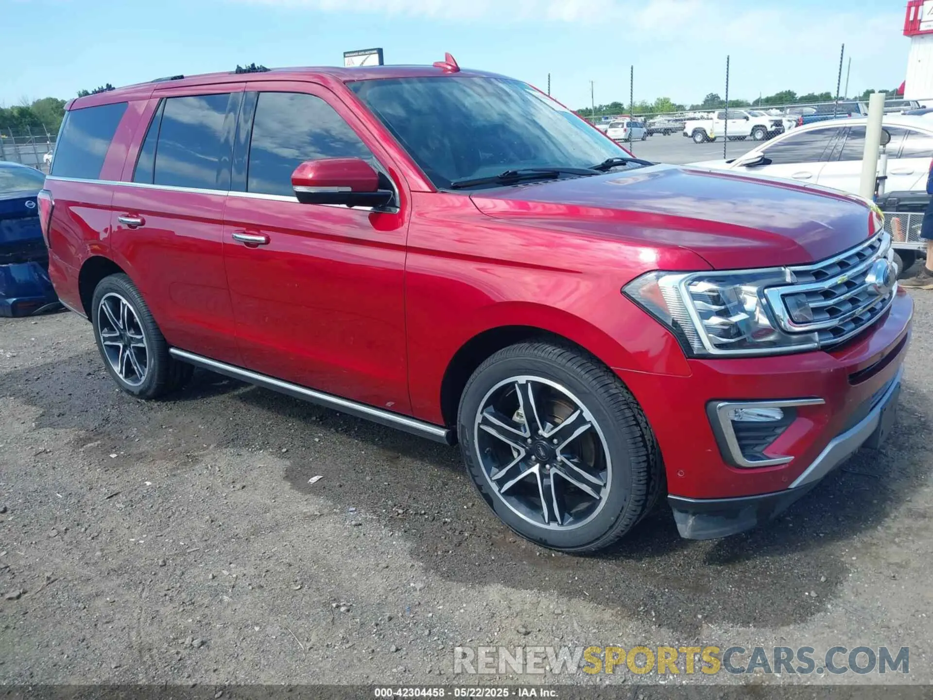 1 Photograph of a damaged car 1FMJU1KT8KEA66240 FORD EXPEDITION 2019