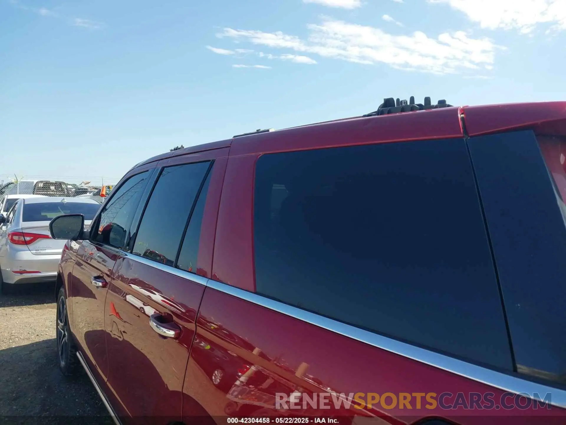 18 Photograph of a damaged car 1FMJU1KT8KEA66240 FORD EXPEDITION 2019