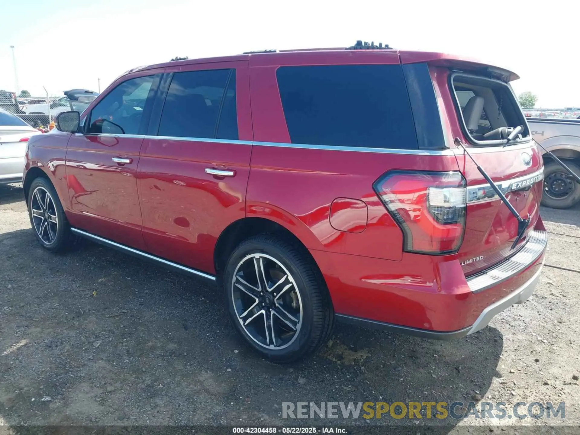 3 Photograph of a damaged car 1FMJU1KT8KEA66240 FORD EXPEDITION 2019