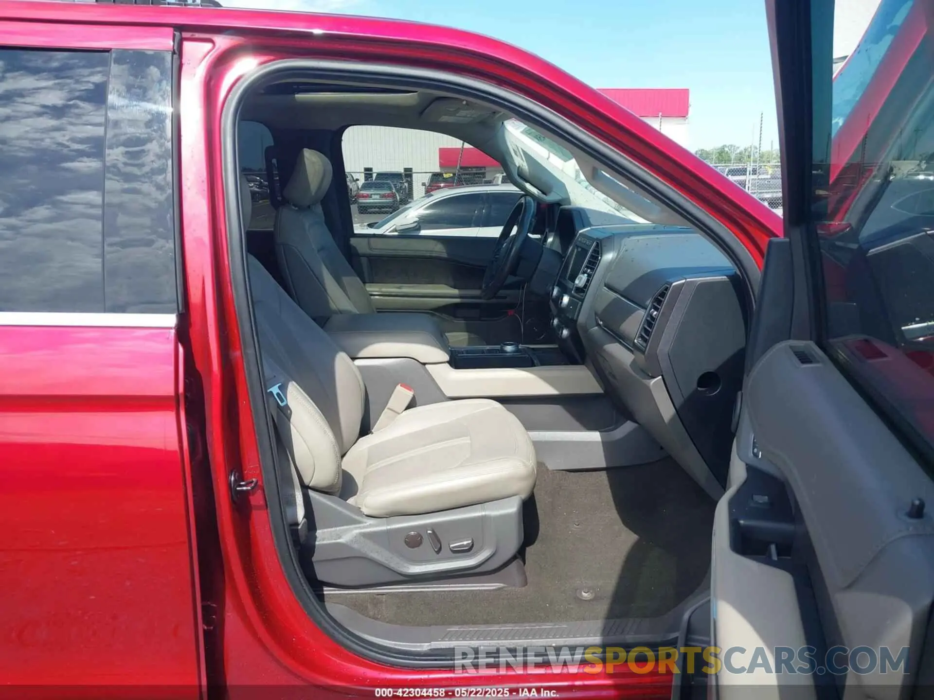 5 Photograph of a damaged car 1FMJU1KT8KEA66240 FORD EXPEDITION 2019