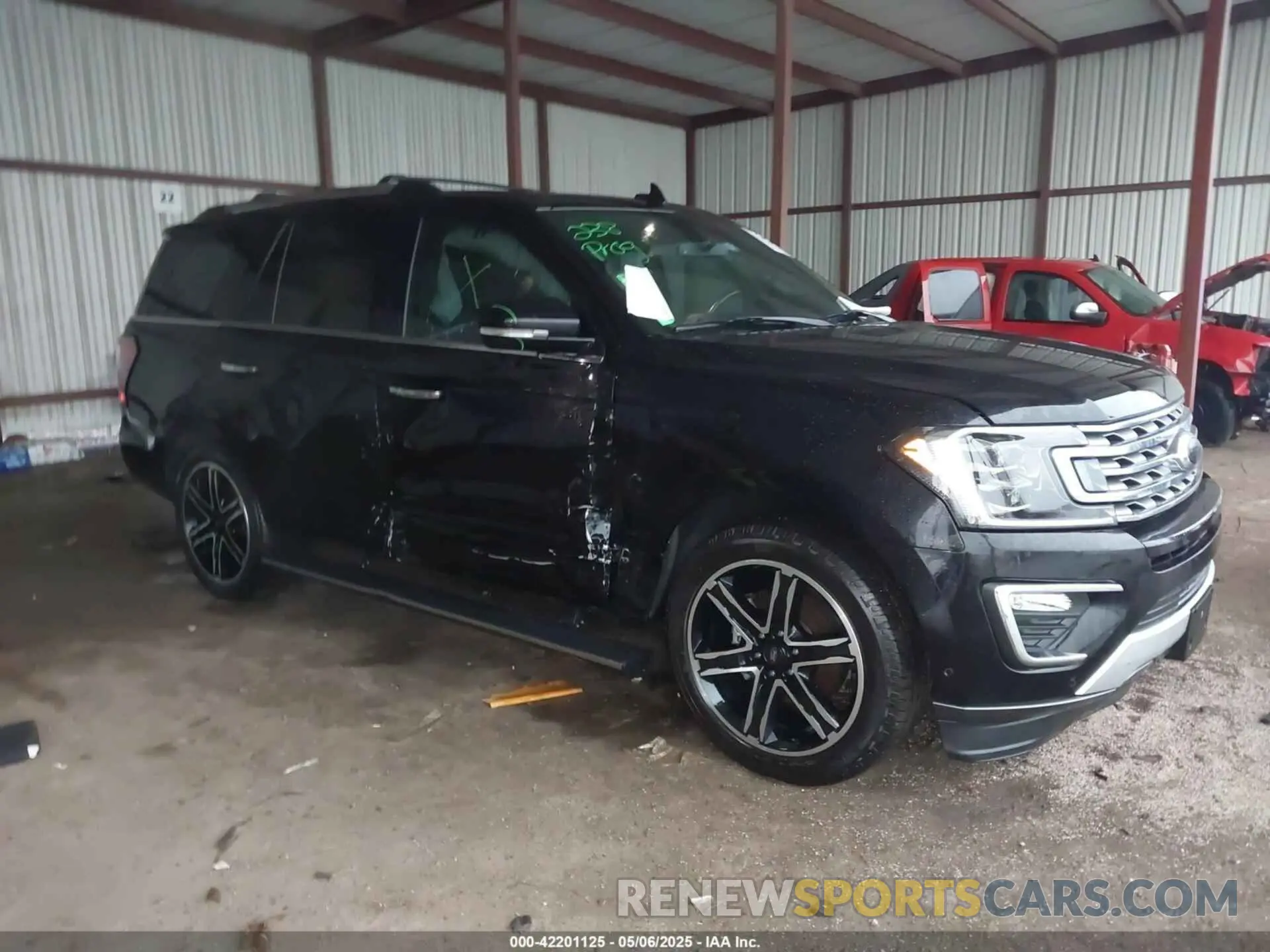 1 Photograph of a damaged car 1FMJU1KT8KEA89808 FORD EXPEDITION 2019