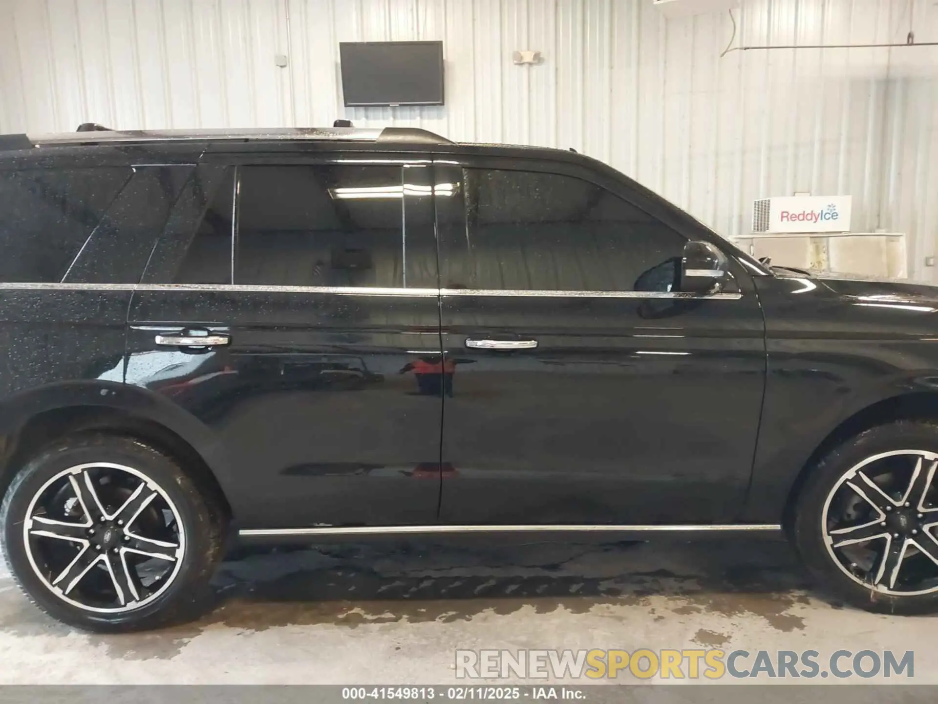14 Photograph of a damaged car 1FMJU1KTXKEA73156 FORD EXPEDITION 2019