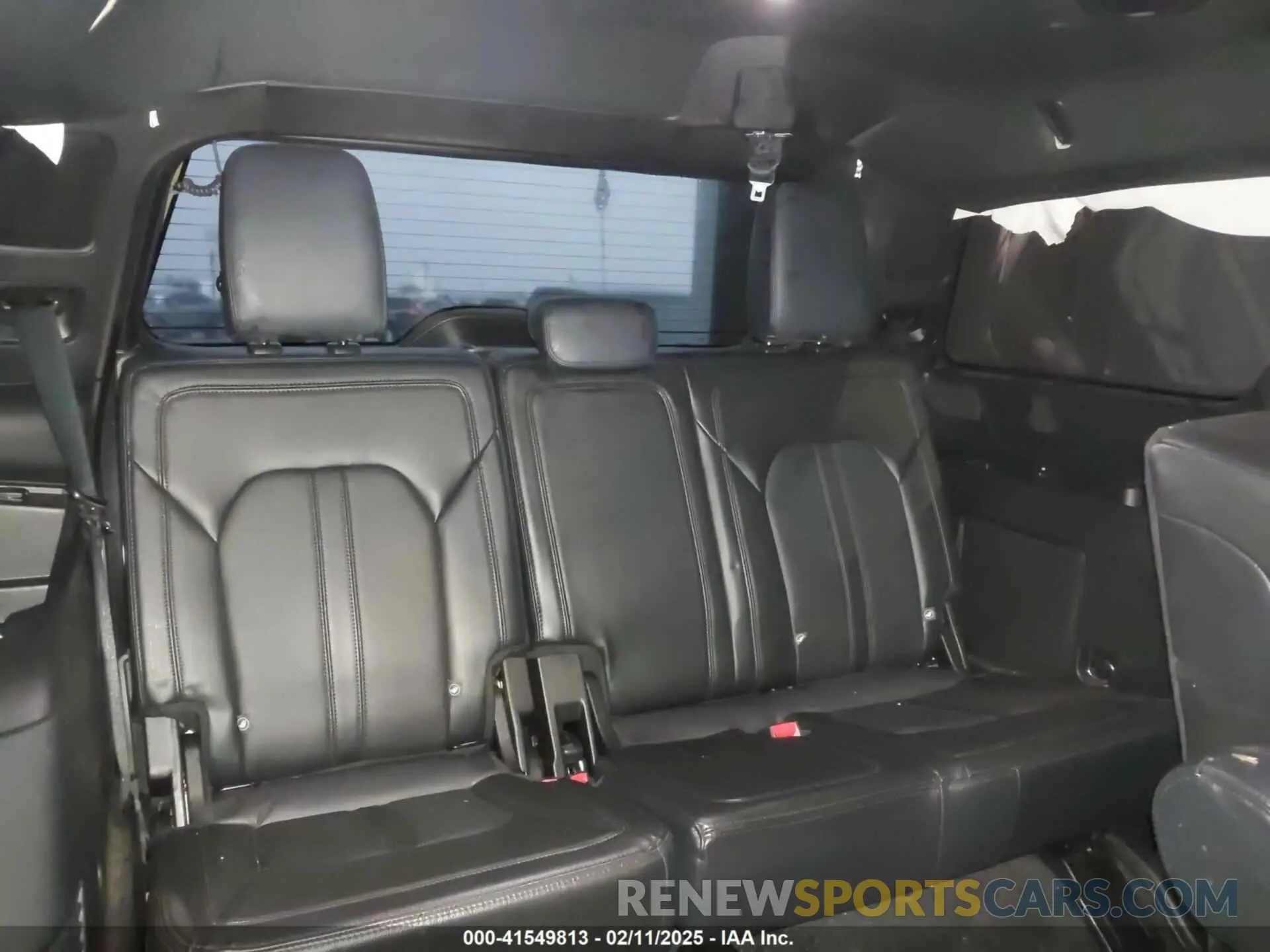 18 Photograph of a damaged car 1FMJU1KTXKEA73156 FORD EXPEDITION 2019