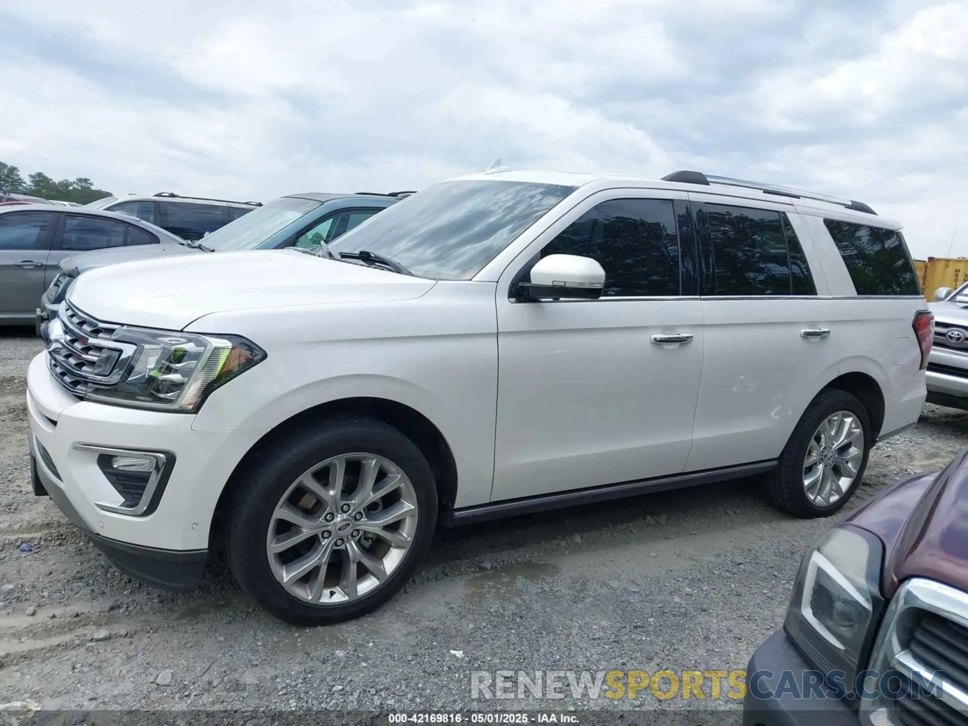 13 Photograph of a damaged car 1FMJU1KTXKEA86988 FORD EXPEDITION 2019