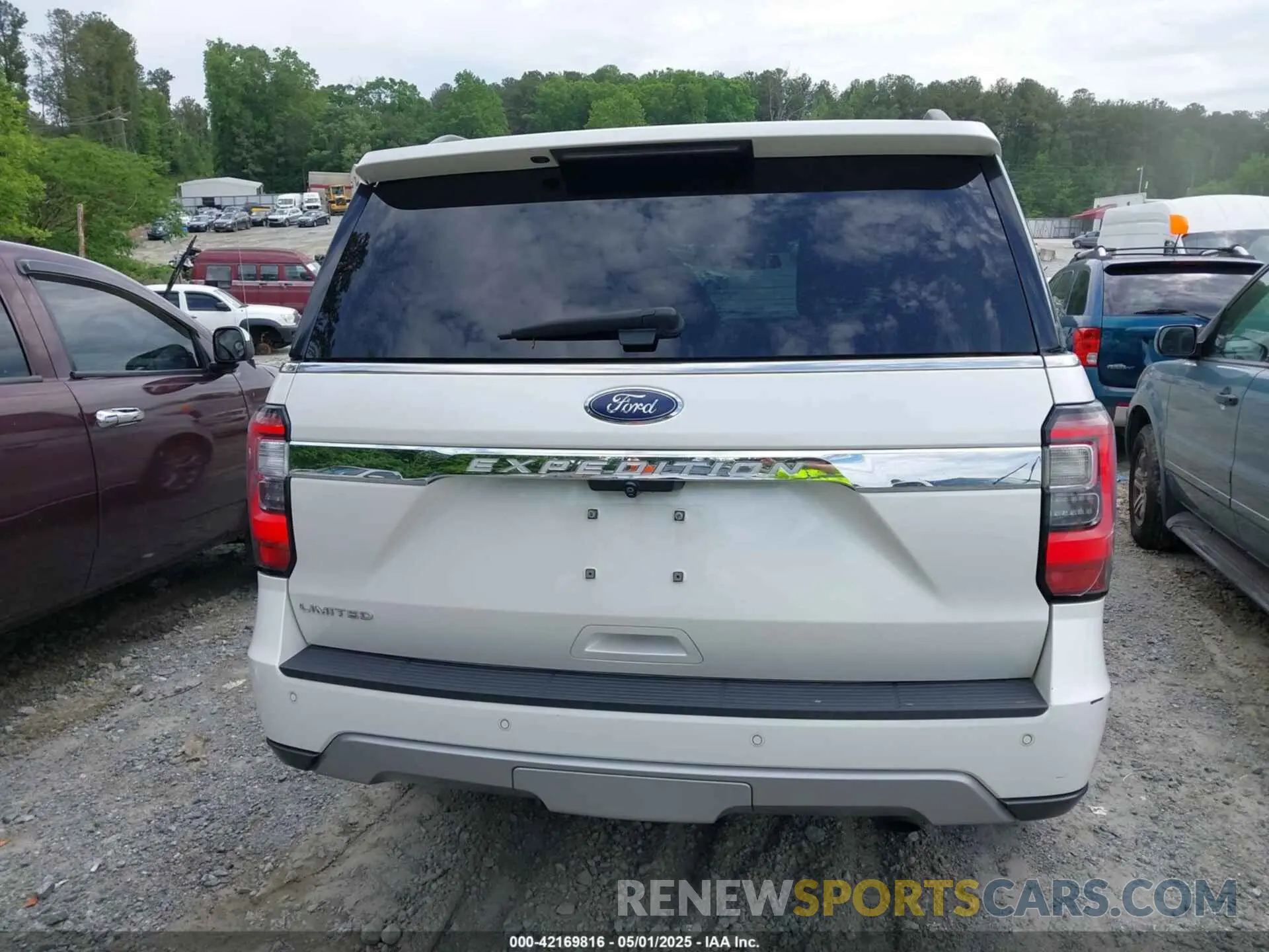 15 Photograph of a damaged car 1FMJU1KTXKEA86988 FORD EXPEDITION 2019