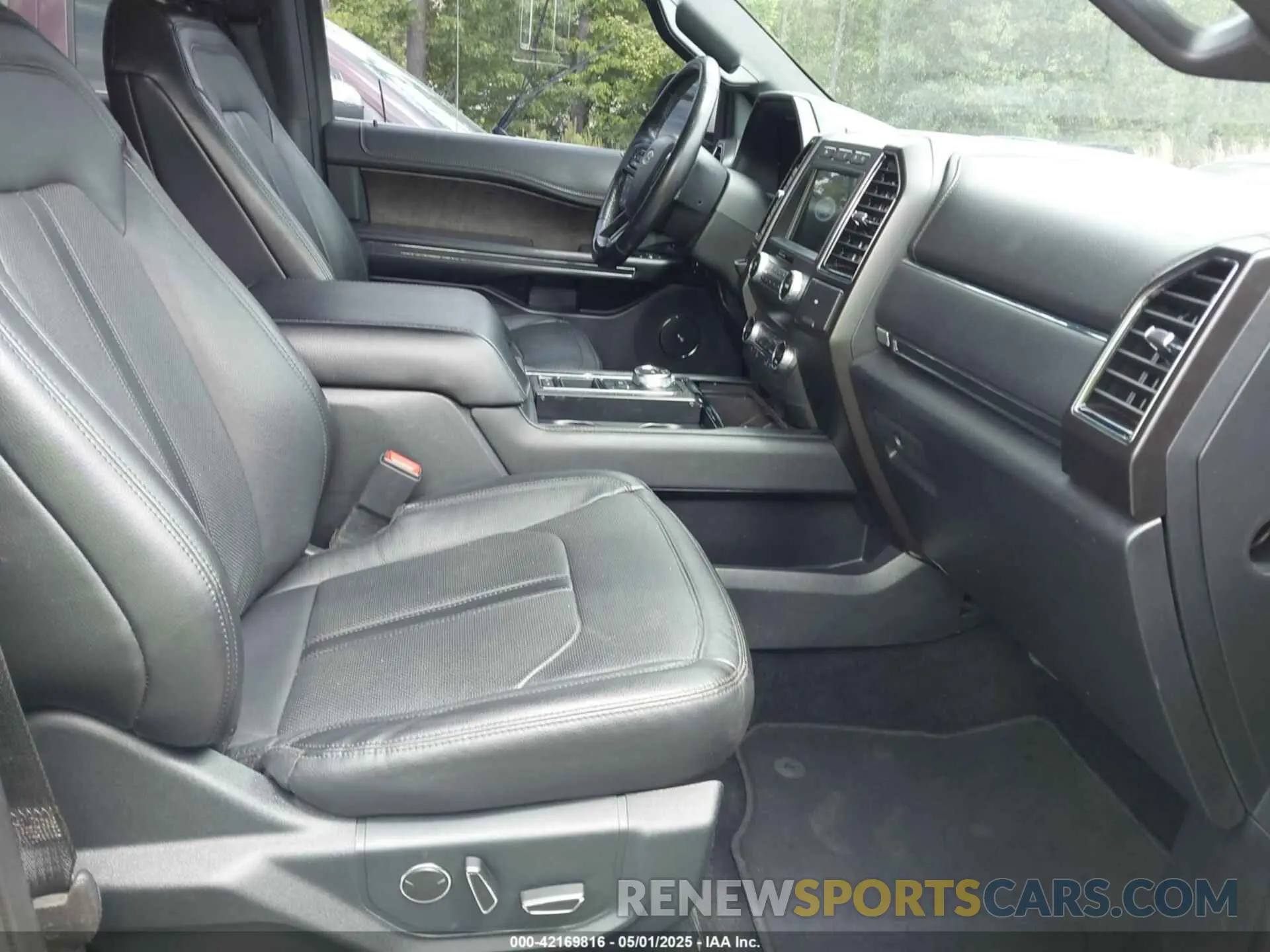 5 Photograph of a damaged car 1FMJU1KTXKEA86988 FORD EXPEDITION 2019