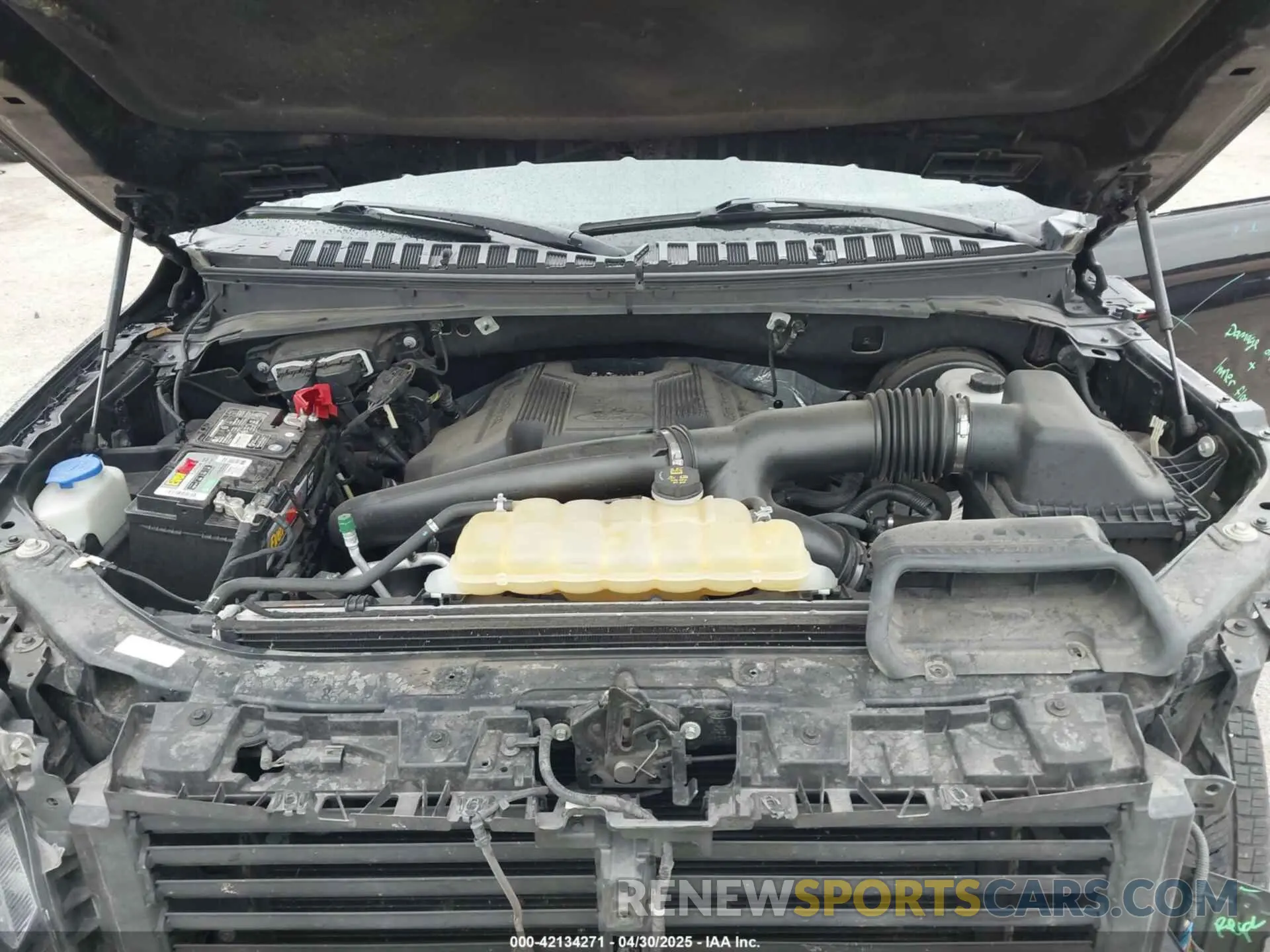 10 Photograph of a damaged car 1FMJU1LT1KEA23423 FORD EXPEDITION 2019