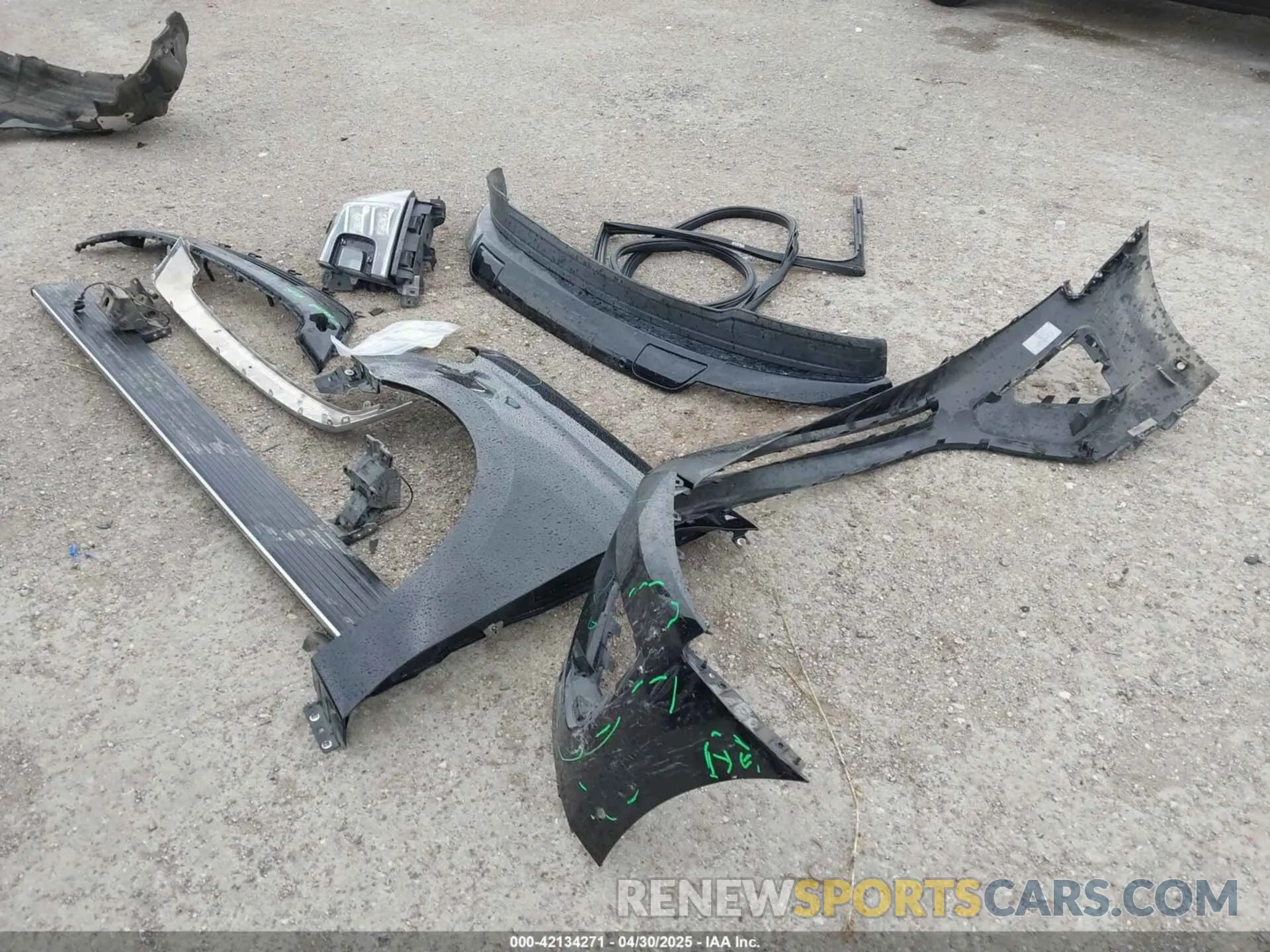 12 Photograph of a damaged car 1FMJU1LT1KEA23423 FORD EXPEDITION 2019
