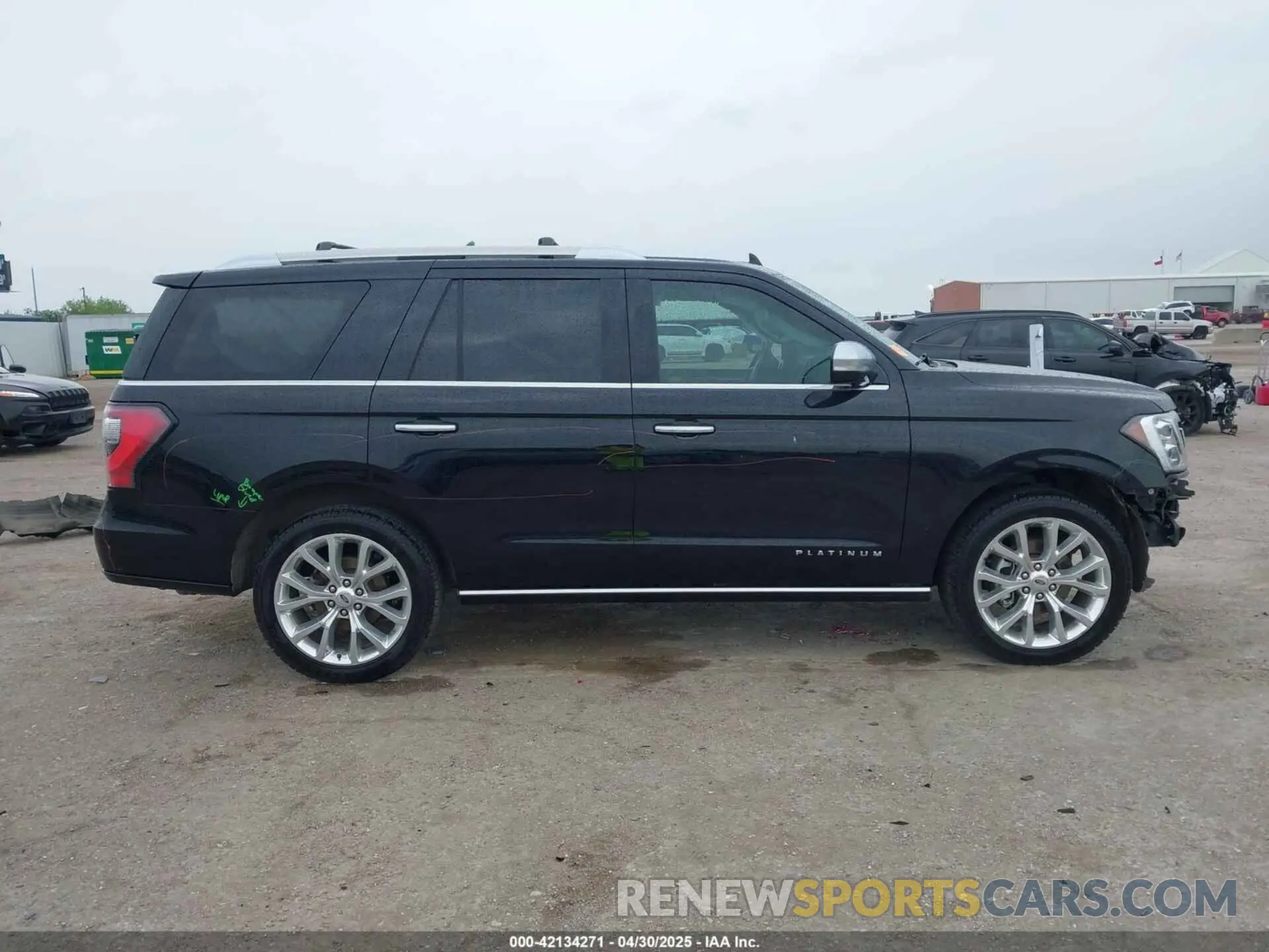 14 Photograph of a damaged car 1FMJU1LT1KEA23423 FORD EXPEDITION 2019