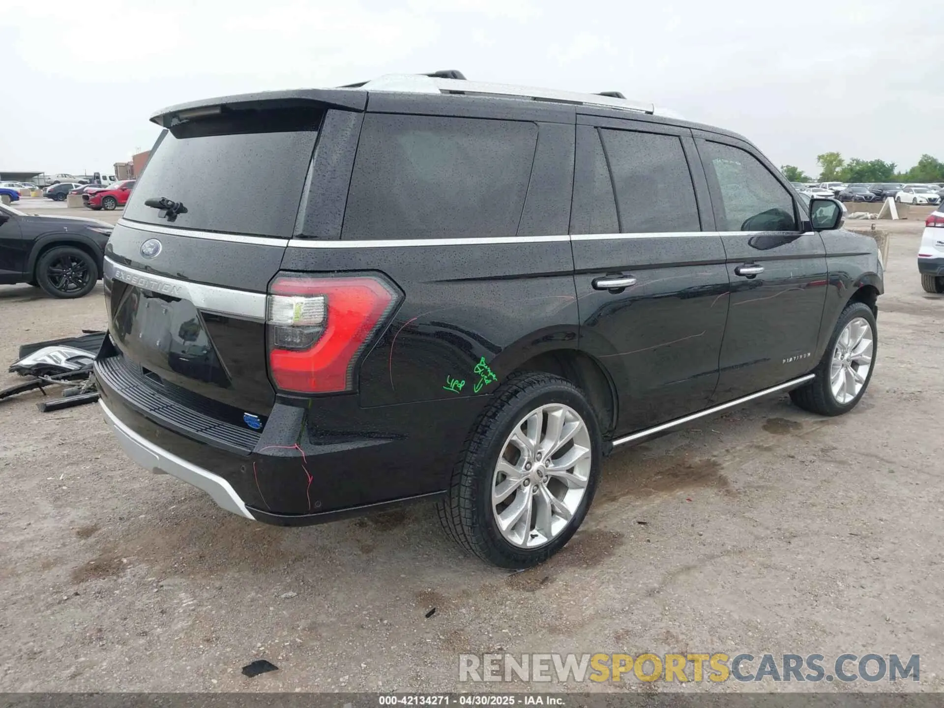 4 Photograph of a damaged car 1FMJU1LT1KEA23423 FORD EXPEDITION 2019