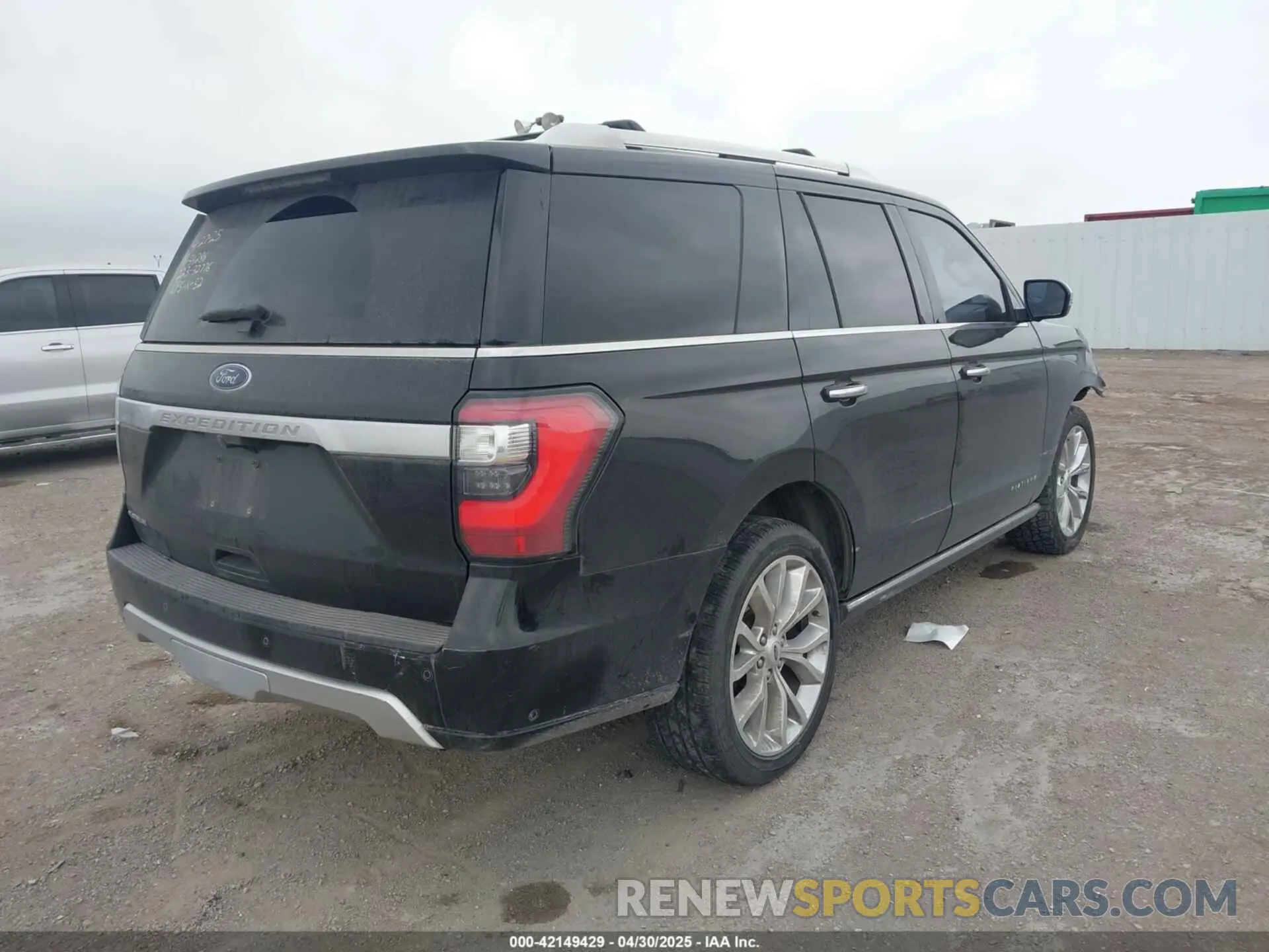 4 Photograph of a damaged car 1FMJU1LT3KEA23522 FORD EXPEDITION 2019
