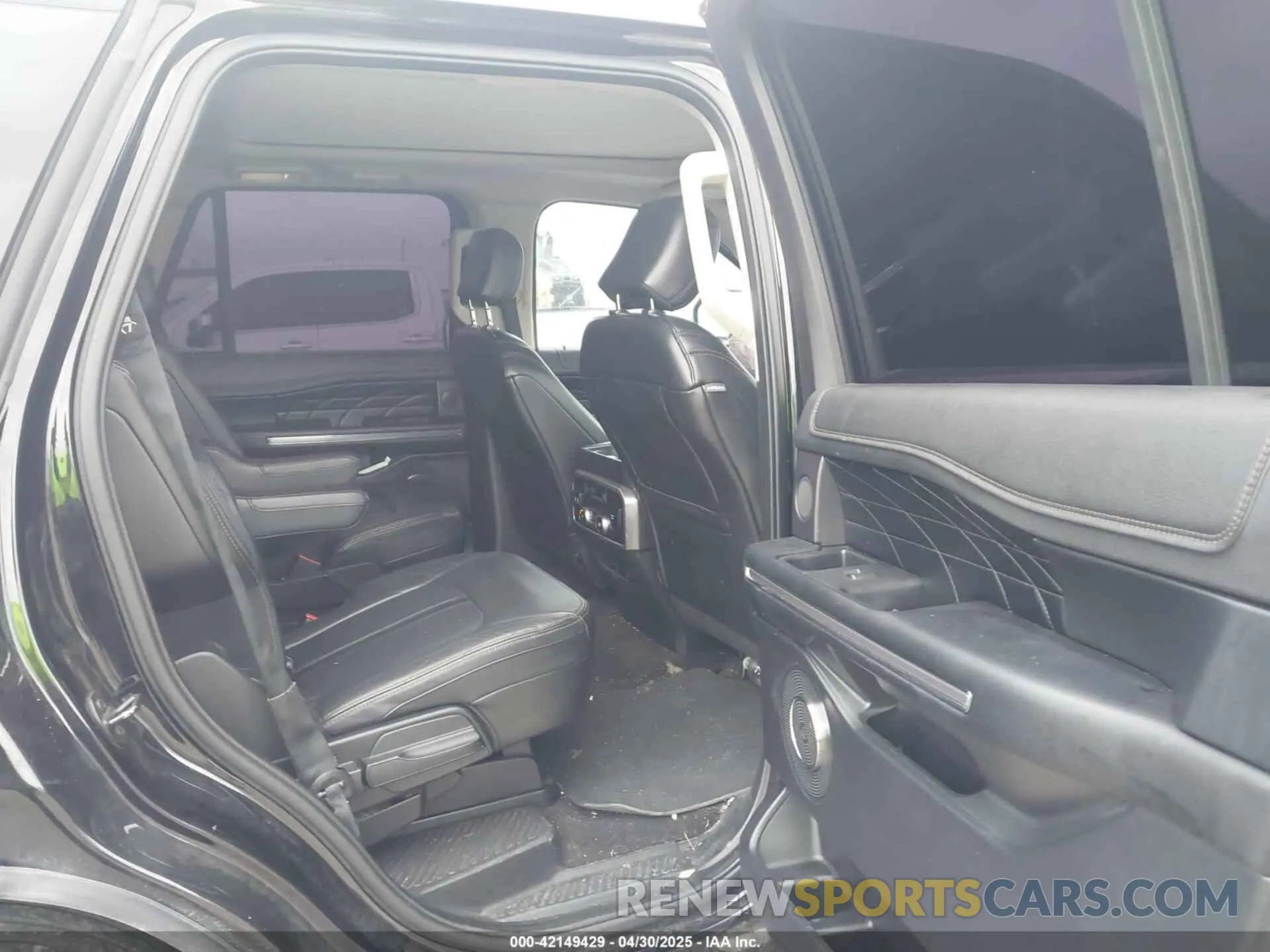 8 Photograph of a damaged car 1FMJU1LT3KEA23522 FORD EXPEDITION 2019