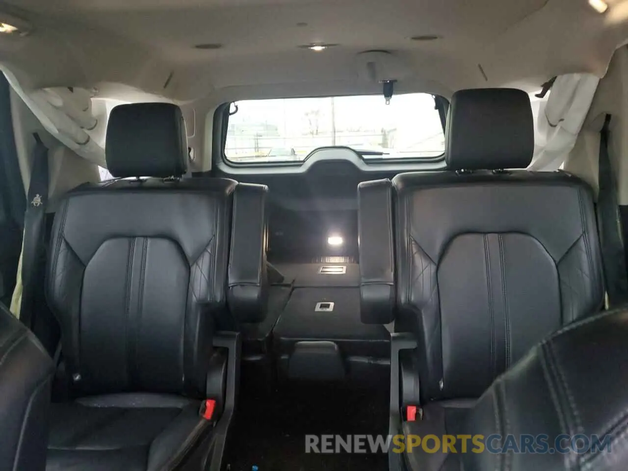 10 Photograph of a damaged car 1FMJU1MT5KEA30308 FORD EXPEDITION 2019