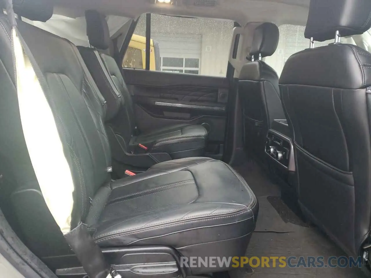 12 Photograph of a damaged car 1FMJU1MT5KEA30308 FORD EXPEDITION 2019